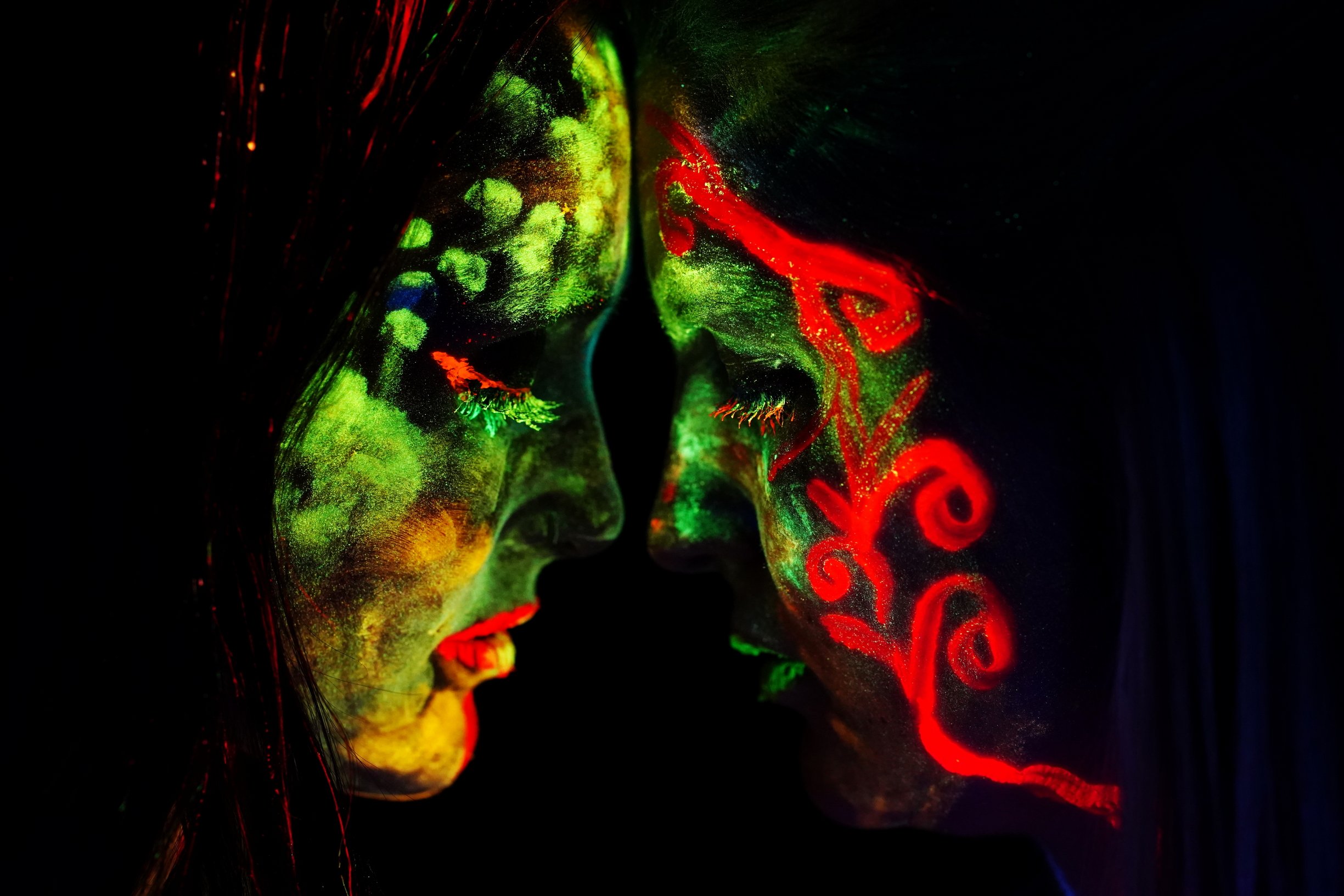 Isi & Mandy_twime06_111-112_1.jpg