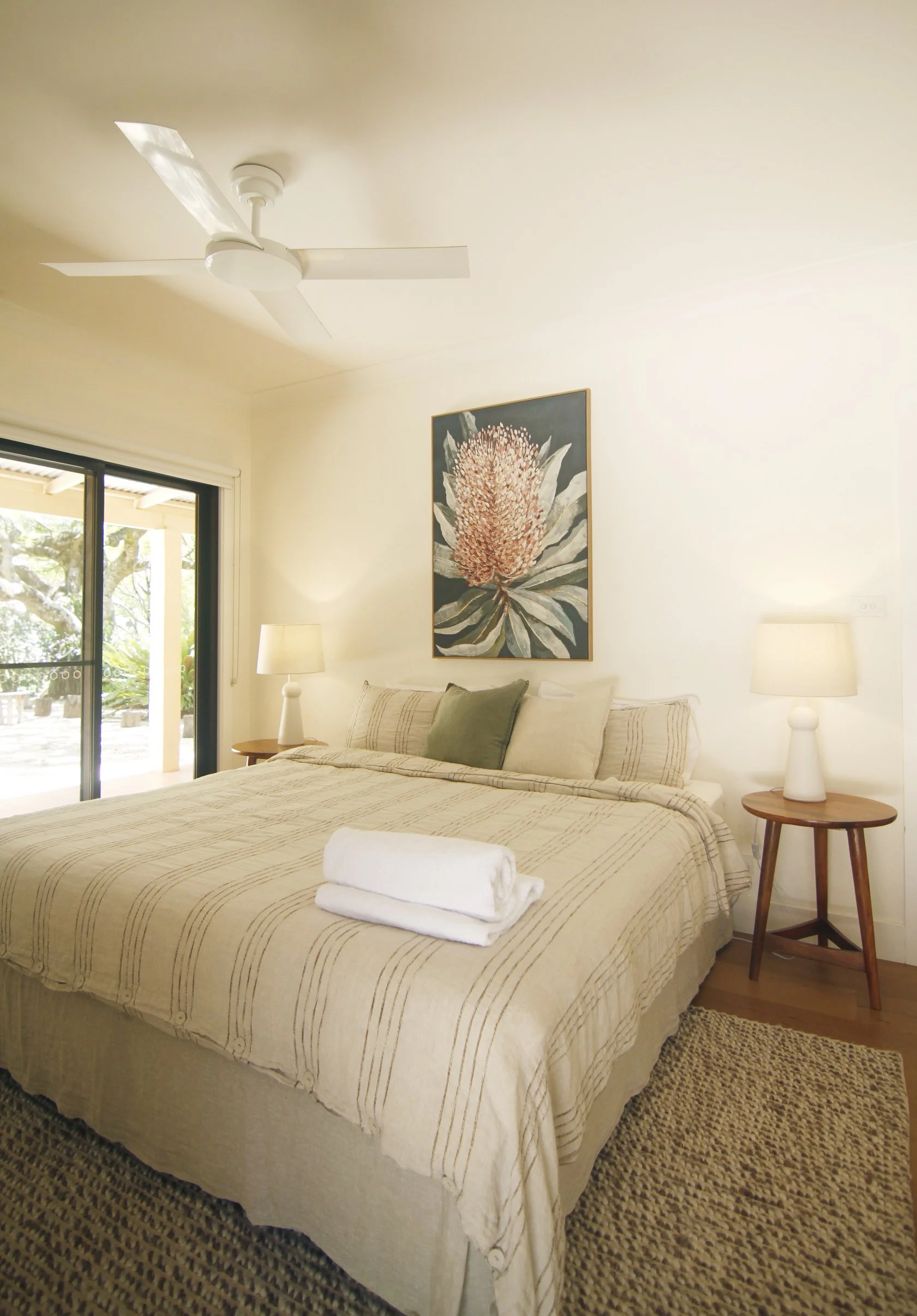 King Room with Private Ensuite & Bath - solo occupancy
