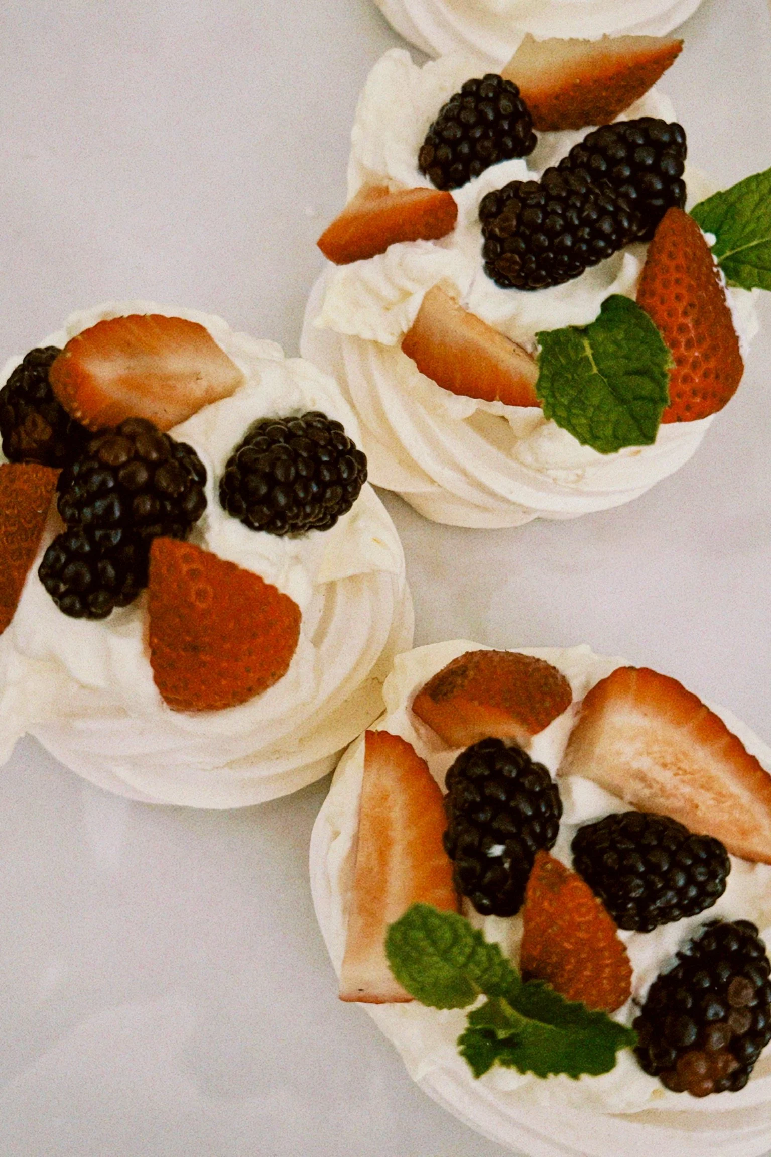  [treats] 