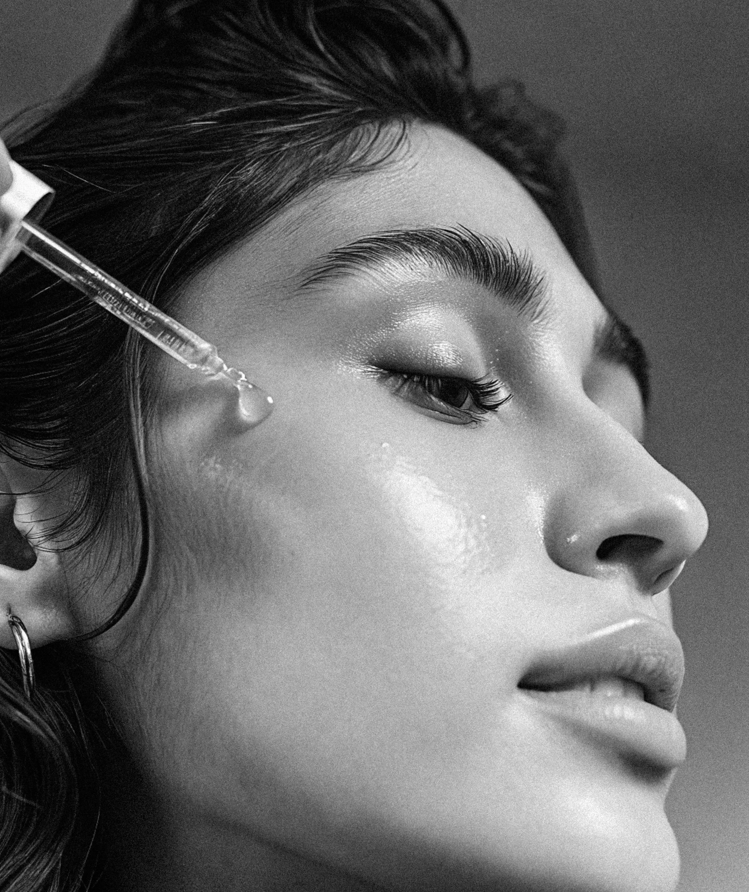 The 5 Minute Face: How New Mums Are Rethinking Their Makeup Routines Right Now