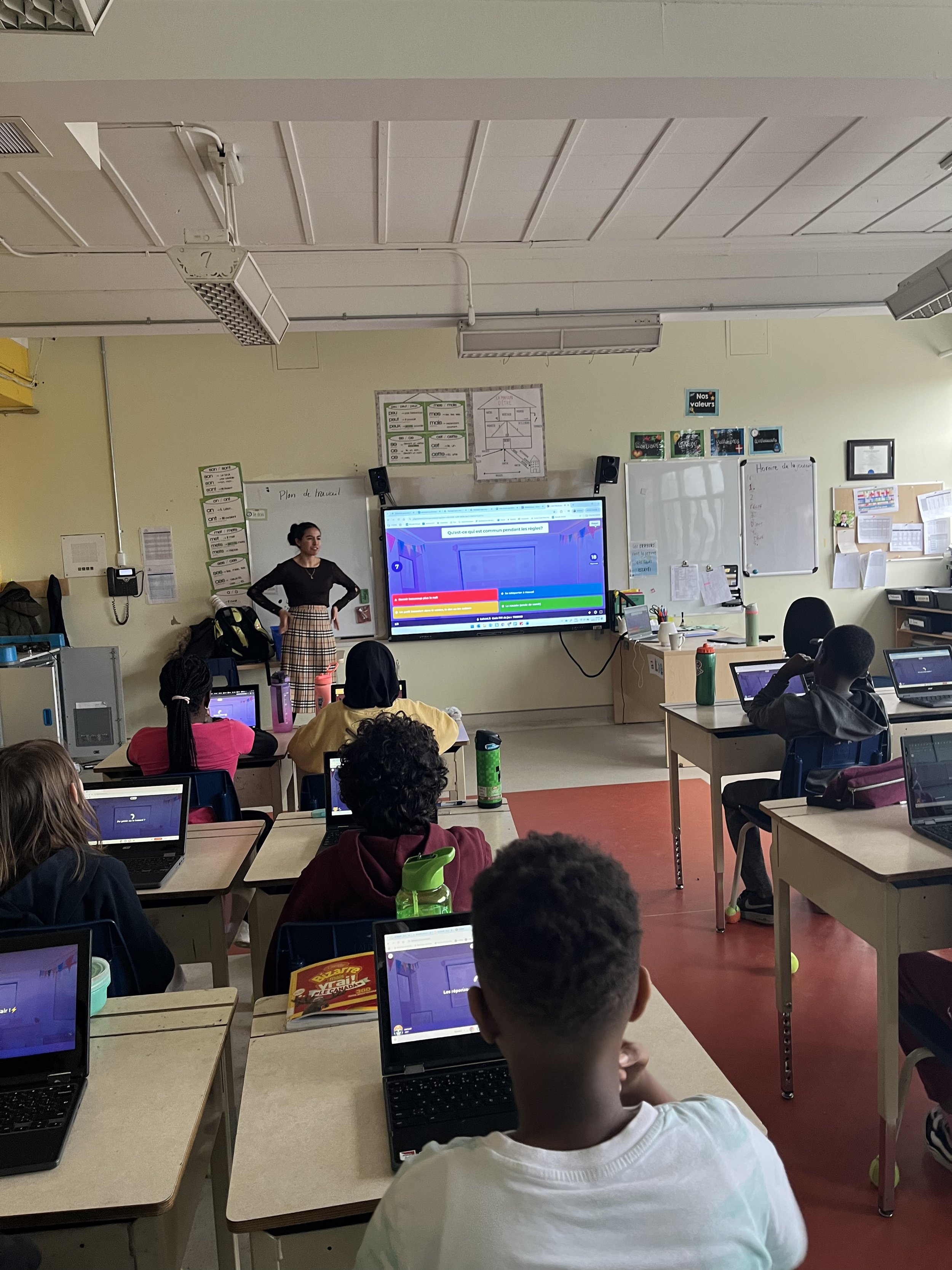 November 20th, 2025 — École des Berges de Lachine (2:00pm)
An engaging session introducing students to puberty and menstrual health through interactive discussions, fostering curiosity, comfort, and confidence in understanding their bodies.