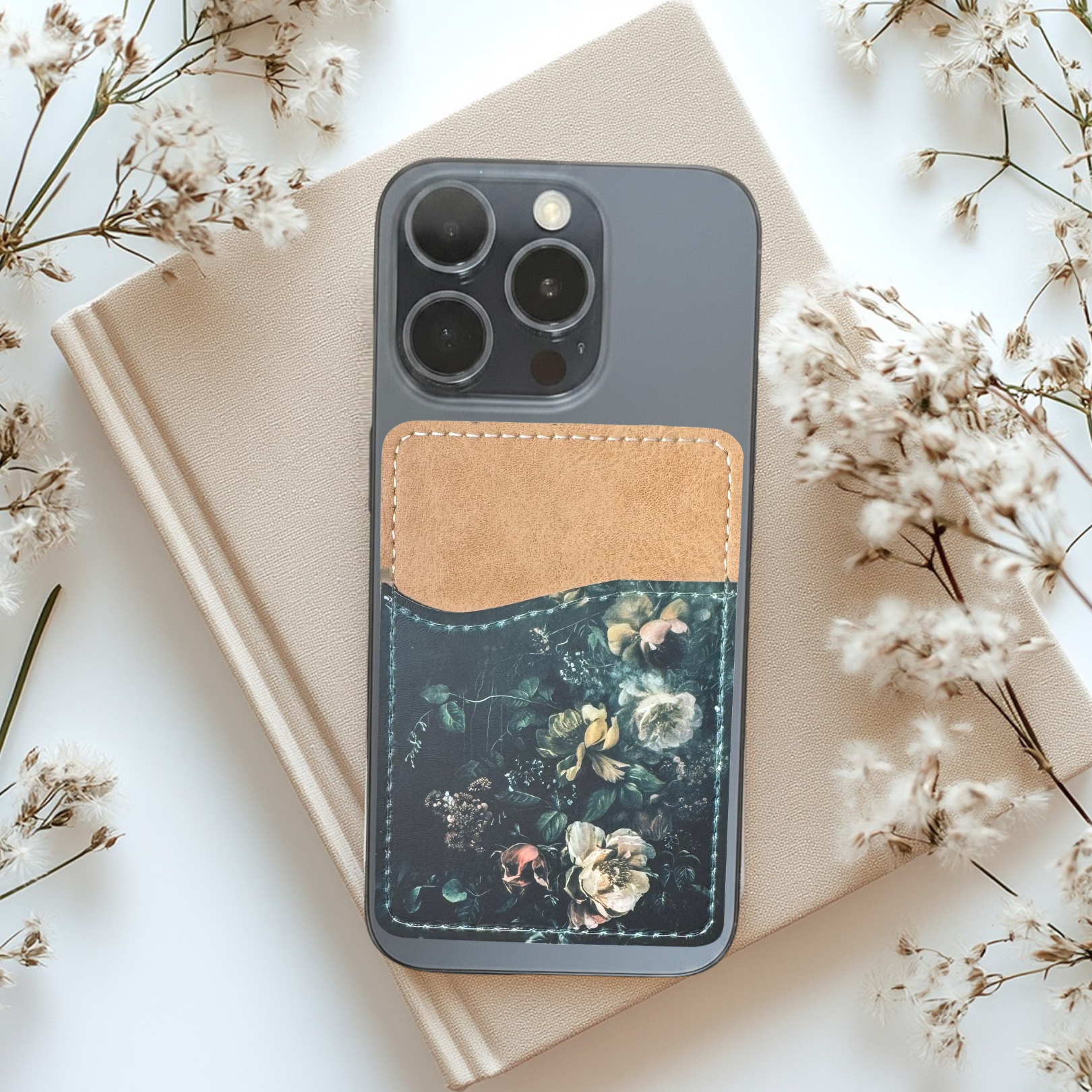 Phone wallet  photography-2.png