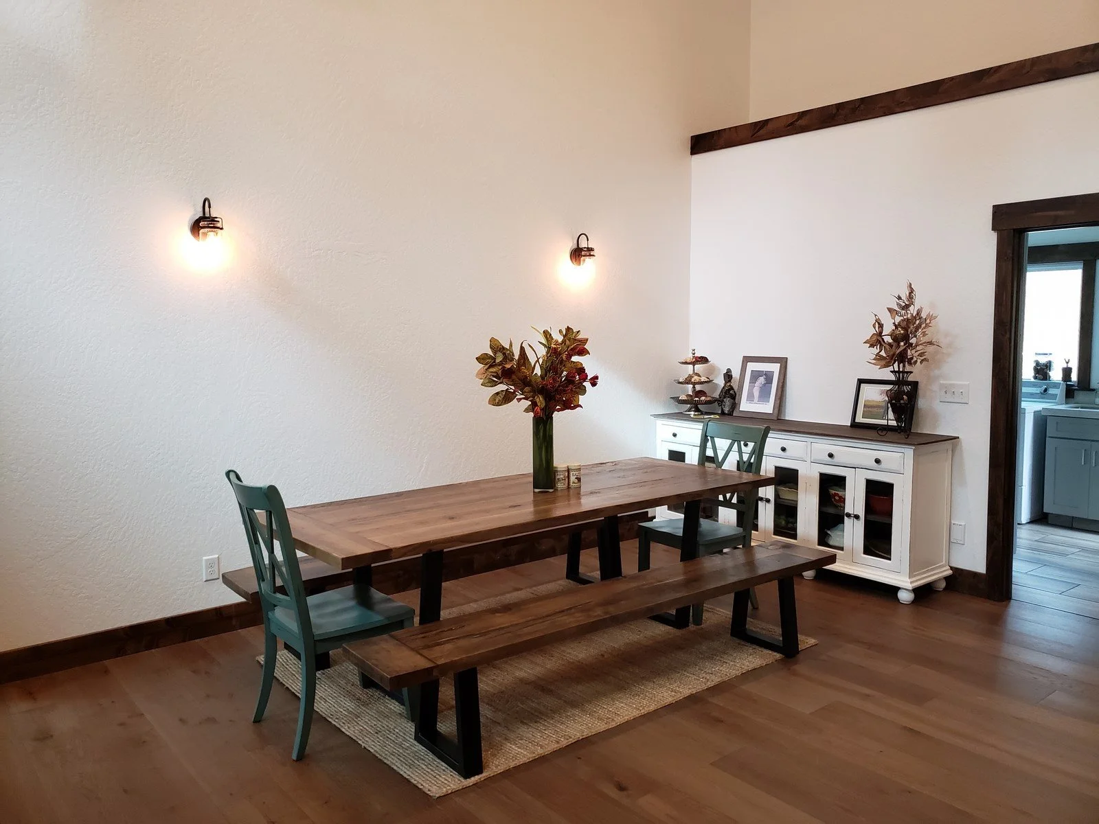 A dining room. We offer affordable residential design services in Idaho, including cities such as Boise, Meridian, Eagle, Kuna, McCall, Cascade, Caldwell, Melba, Middleton, Star, Horseshoe Bend, Emmett, and Marsing.