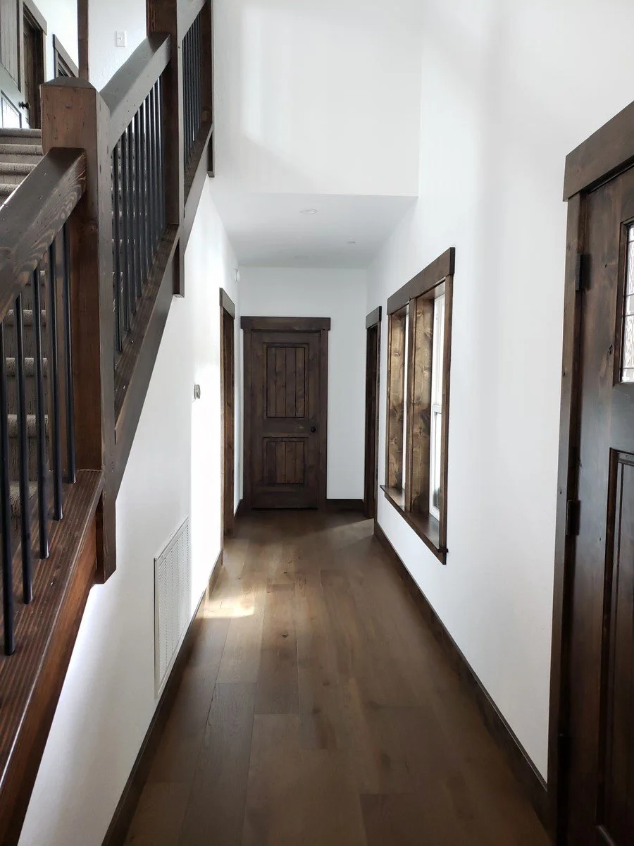 A hallway with wooden floors. We offer affordable residential design services in Idaho, including cities such as Boise, Meridian, Eagle, Kuna, McCall, Cascade, Caldwell, Melba, Middleton, Star, Horseshoe Bend, Emmett, and Marsing.