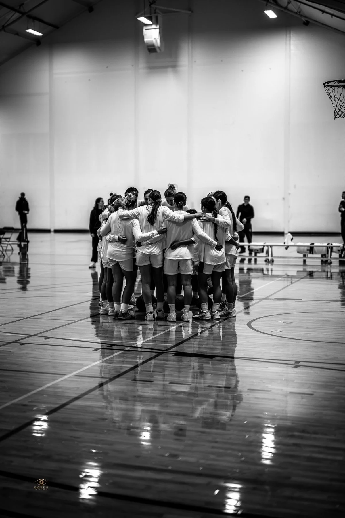 Basketball team huddled together before returning to play