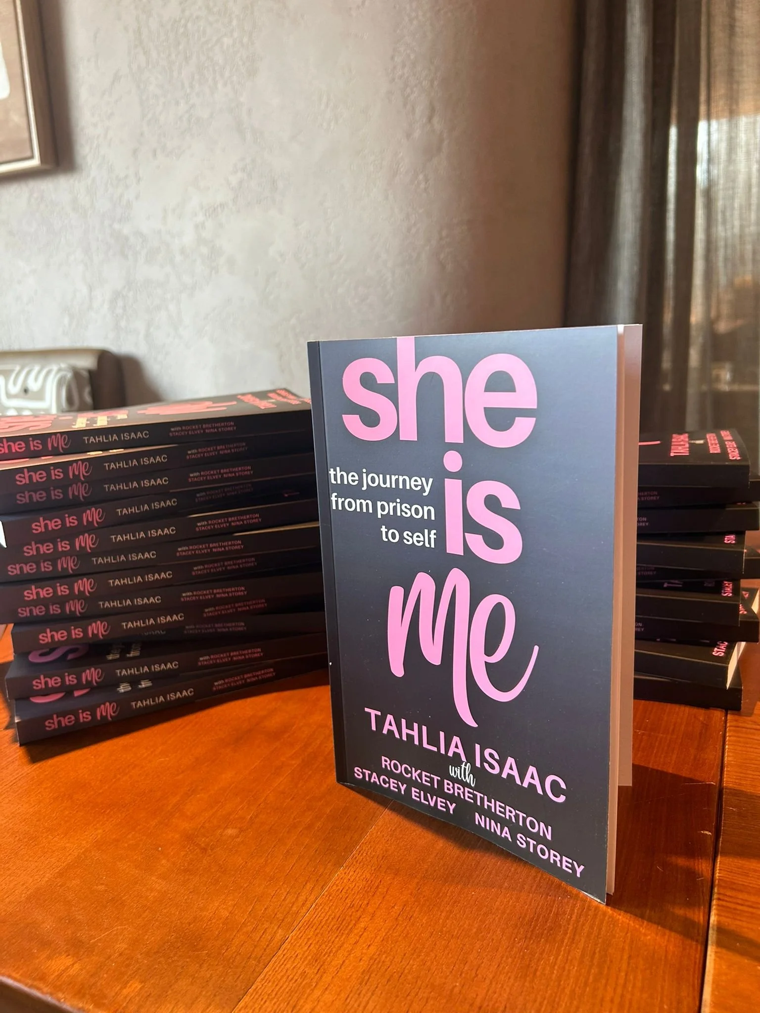 She is Me - Paperback