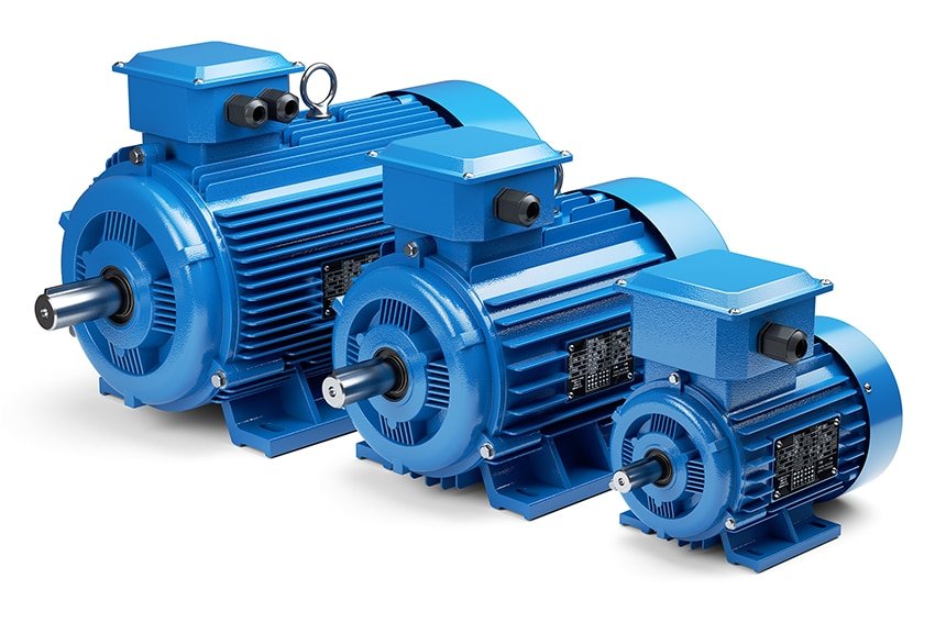 Tres motores eléctricos azules de diferentes tamaños alineados uno tras otro.