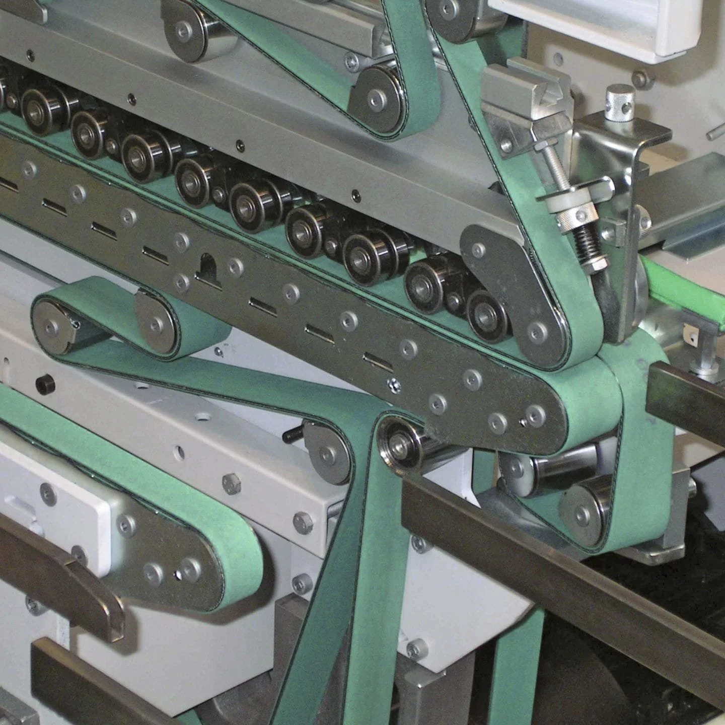 Bandas planas para la industria grafica, de alta resistencia destinadas para el transporte de papel.
