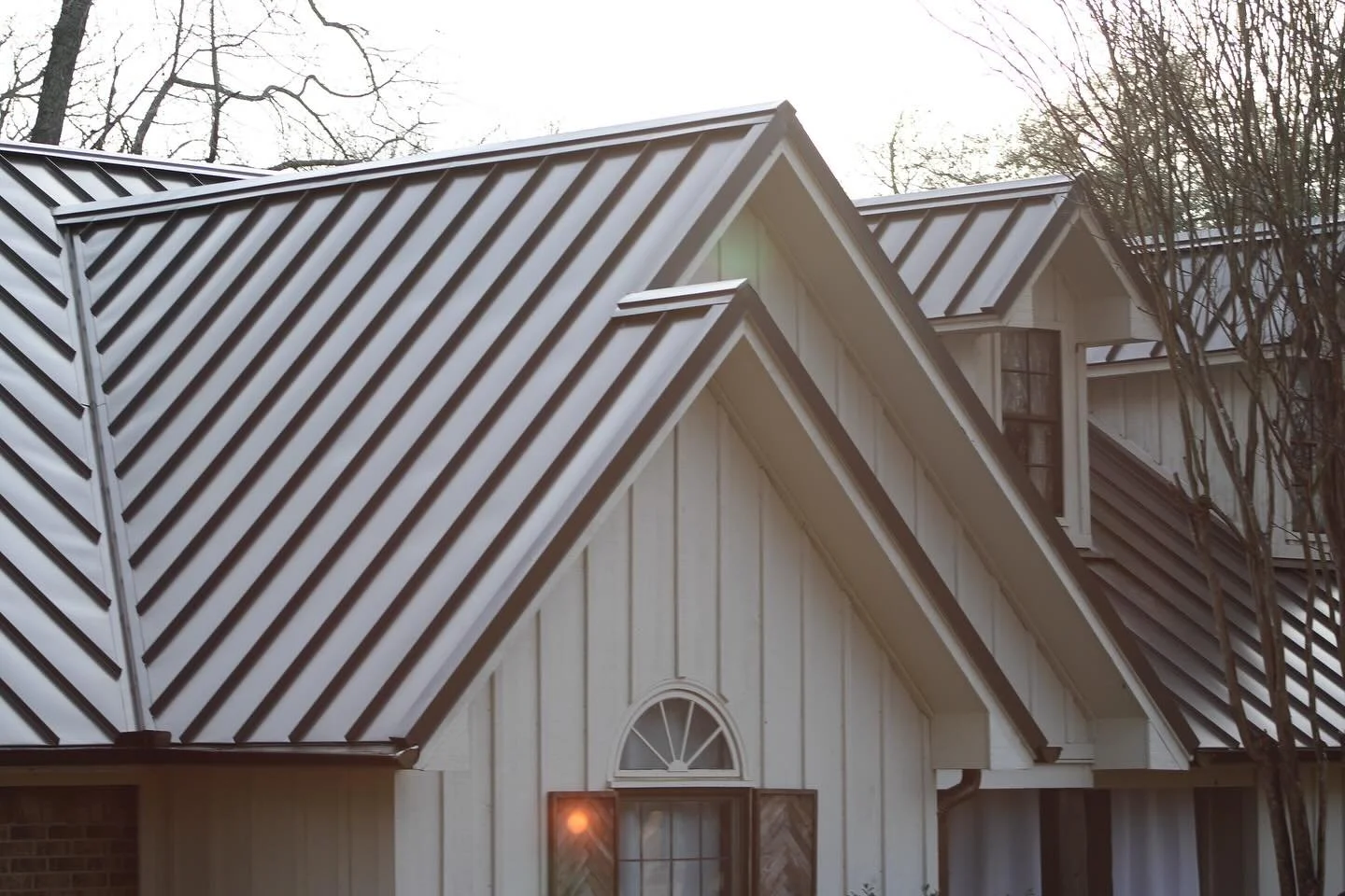 The team at Vanguard Roofing has just wrapped up this incredible 60-square standing seam metal roof! 💪✨ Precision, durability, and style&mdash;this project has it all, and we couldn&rsquo;t be prouder of our crew for delivering top-notch craftsmansh