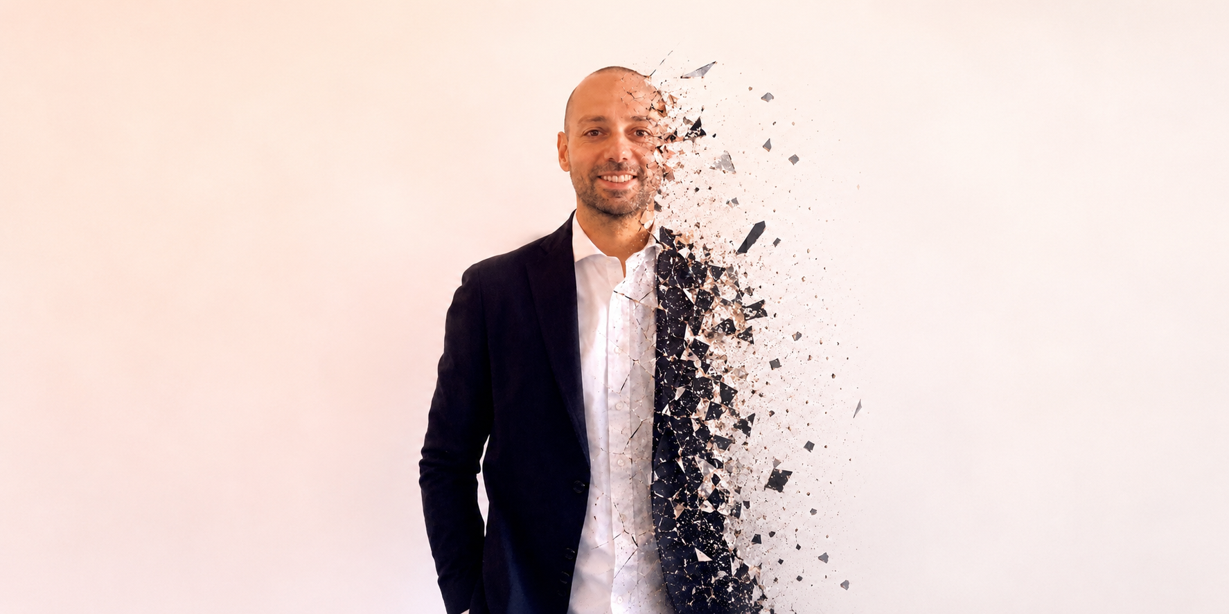 Michele Zaccaria, manager portuale, riflette sull’identità digitale professionale e sulla costruzione di una presenza online autorevole e così l'immagine in posa stereotipata si sgretola