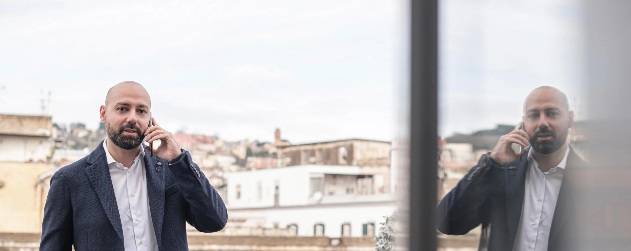 Michele Zaccaria direttore generale di Salerno Container Terminal manager e promotore di trasformazione mentre parla al telefono