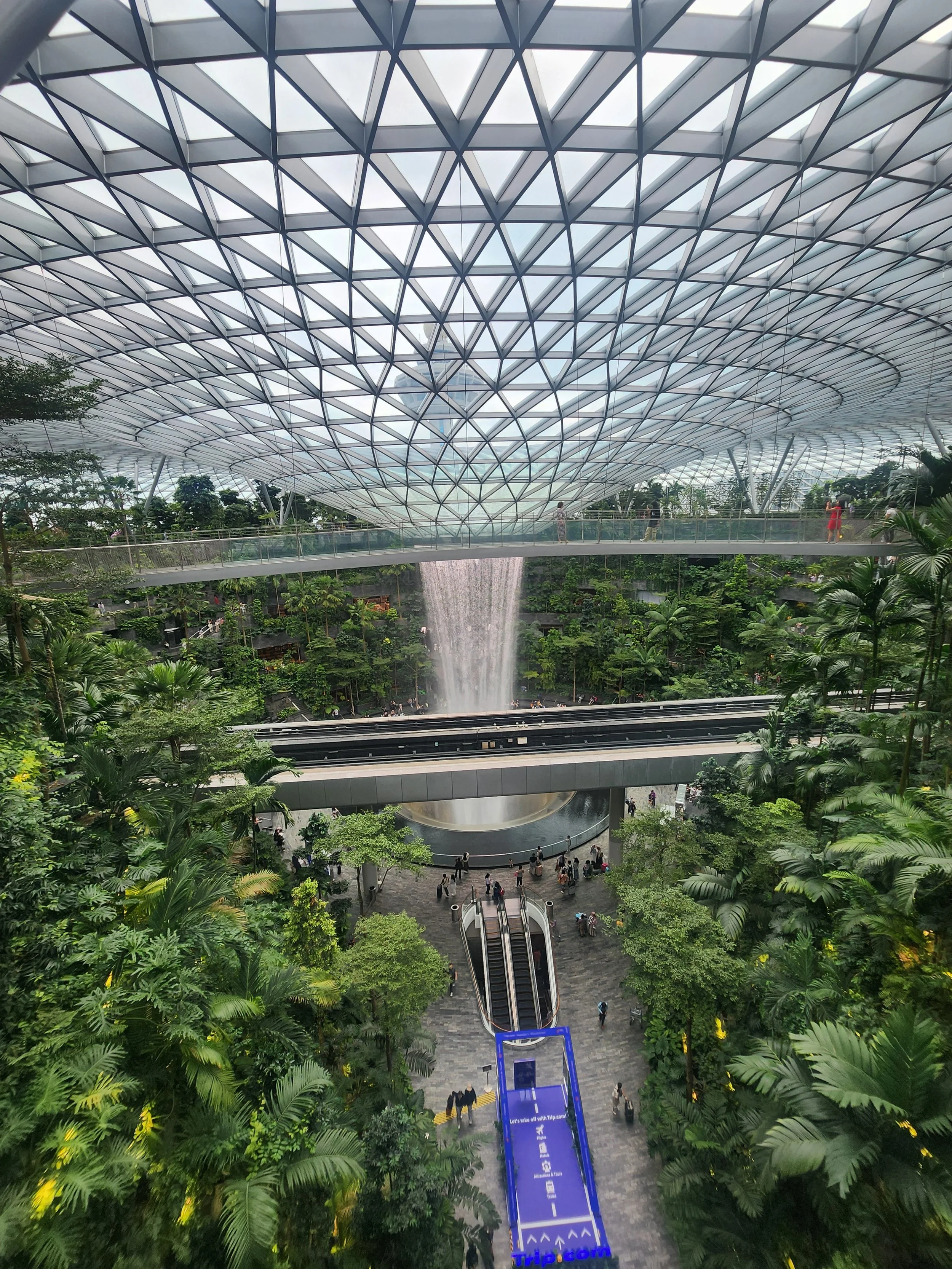Podróże - Singapur. Lotnisko Changi, Wodospad Vortex, Jewel.