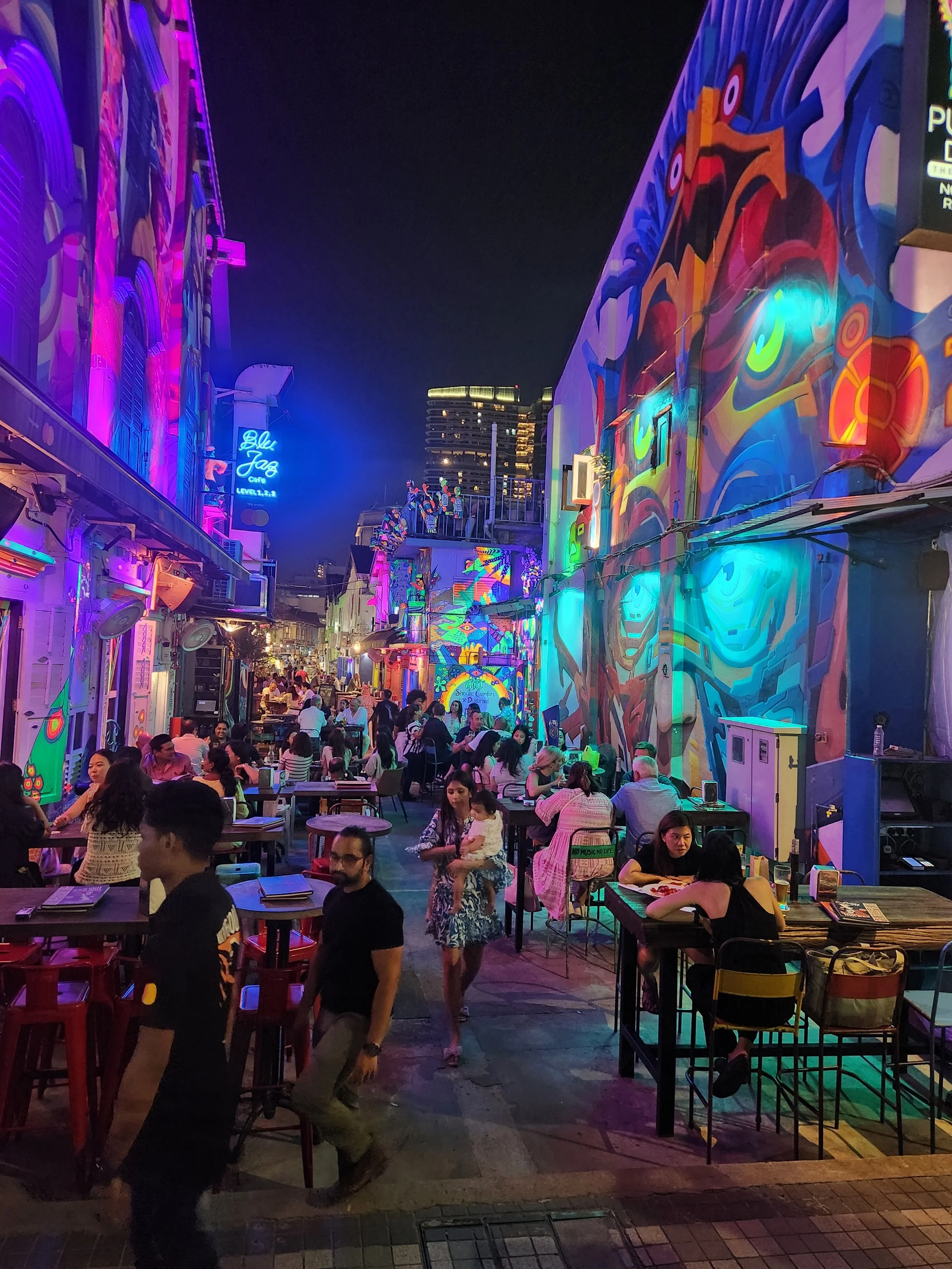 Atrakcje Singapuru:. Kampong Glam, Dzielnica Arabska, Haji Lane, Singapur po zmroku.