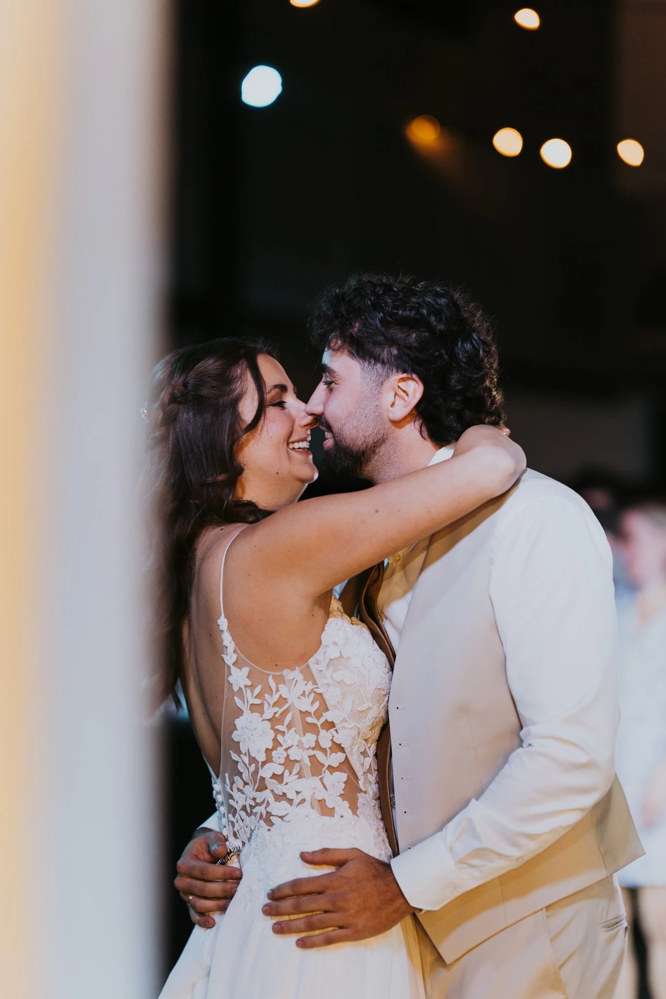 Wedding party photography in Belgium with candid moments and natural atmosphere