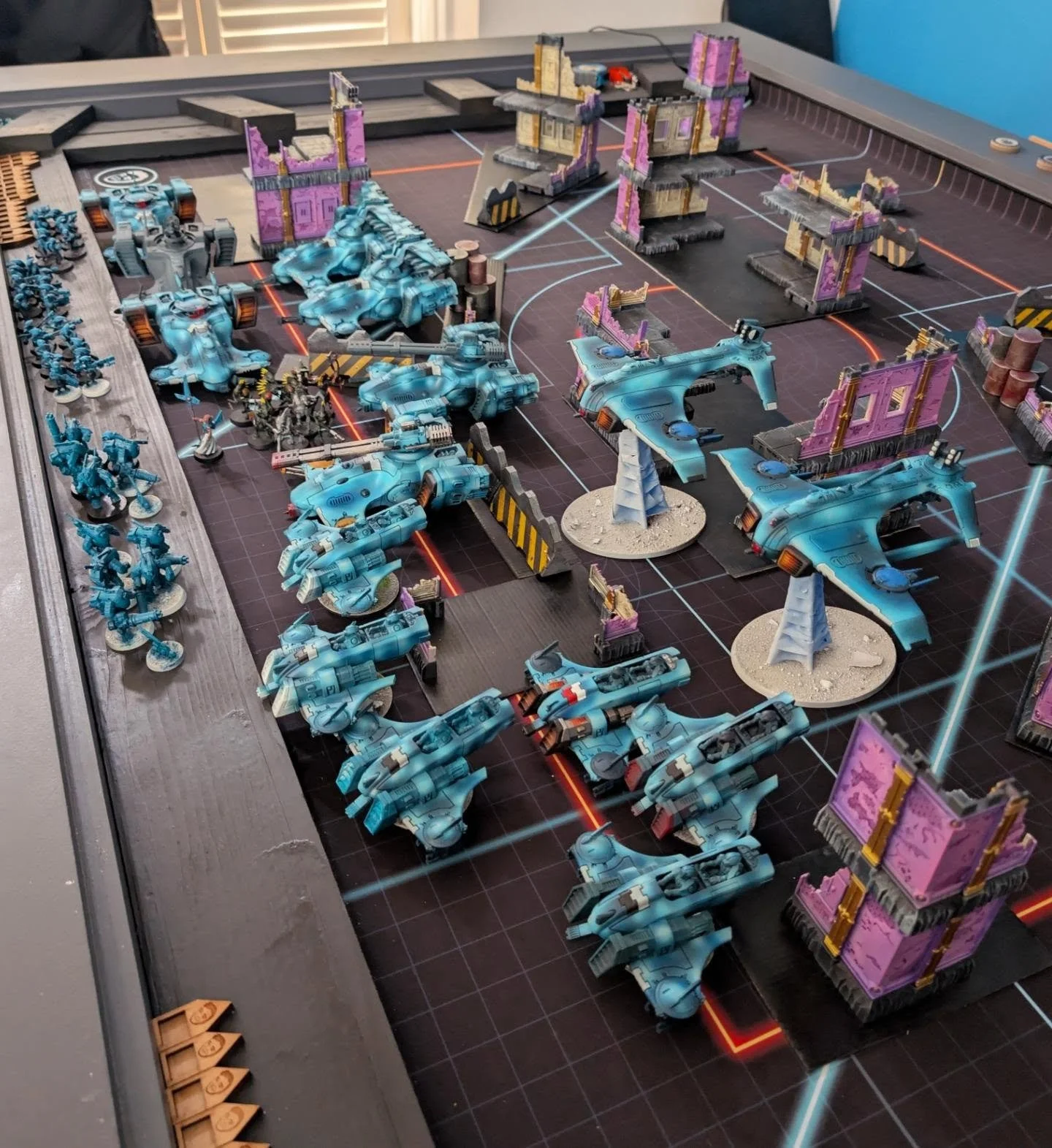 This T'au list looked great on the board last night! You can watch the game against Templars on YouTube and have a peek at our new website. All links in bio 💙 
#warhammer40k #warhammerpainting #tau #templars #tabletopgame
