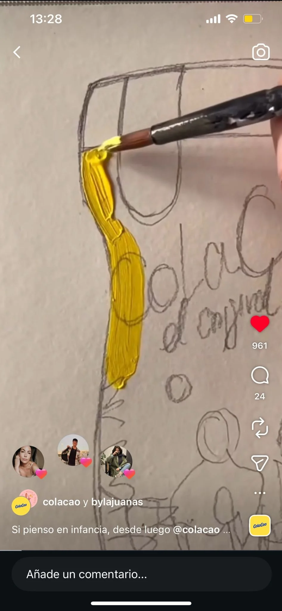 Lucía Palanca, creadora de Bylajuana, dibujando el boceto para la colaboración con ColaCao