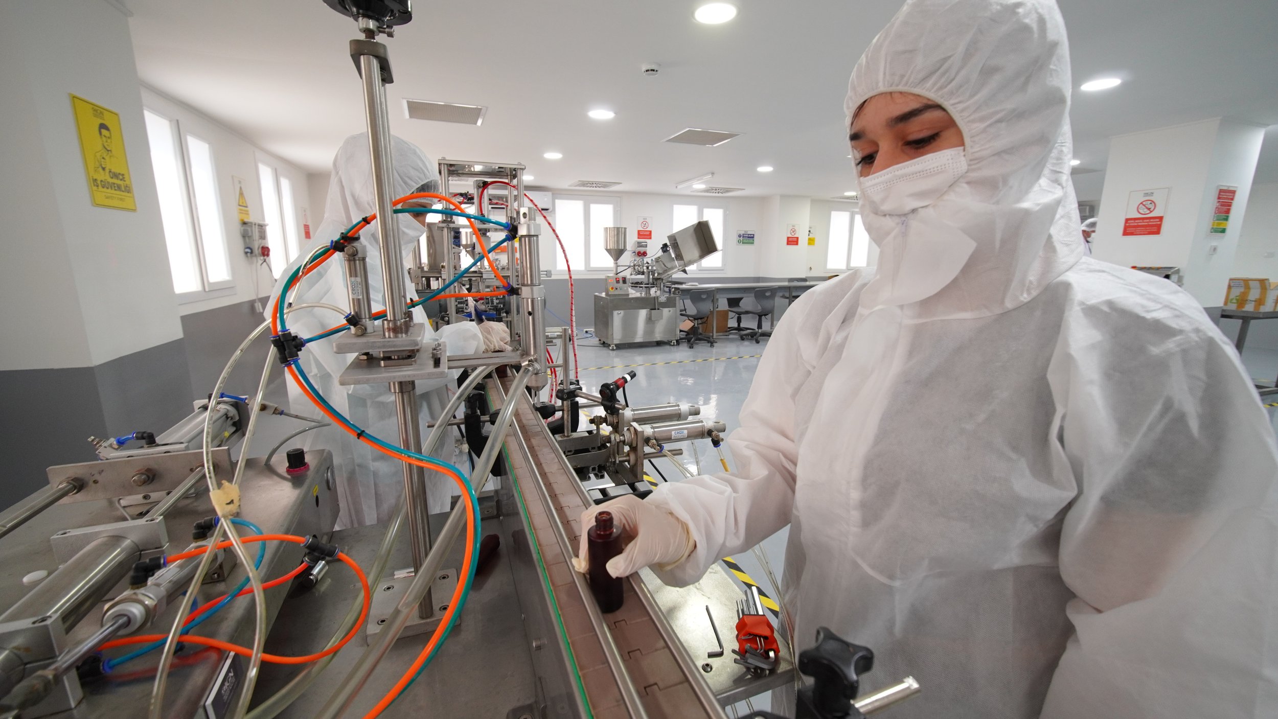 Fason kozmetik üretim hattı ve ambalajlama operasyonu | Private label cosmetics manufacturing and packaging Turkey