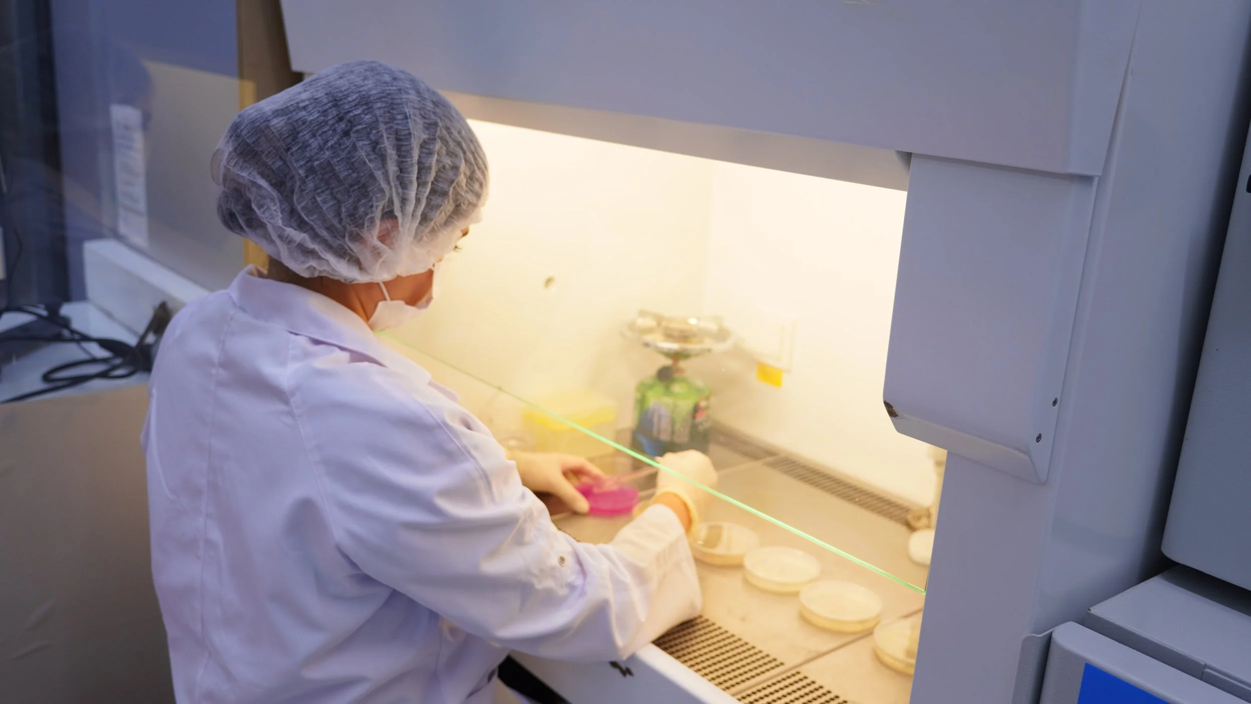 Kozmetik ürün geliştirme ve mikrobiyoloji test laboratuvarı | Cosmetics formulation and microbiology testing lab International Group Nacar