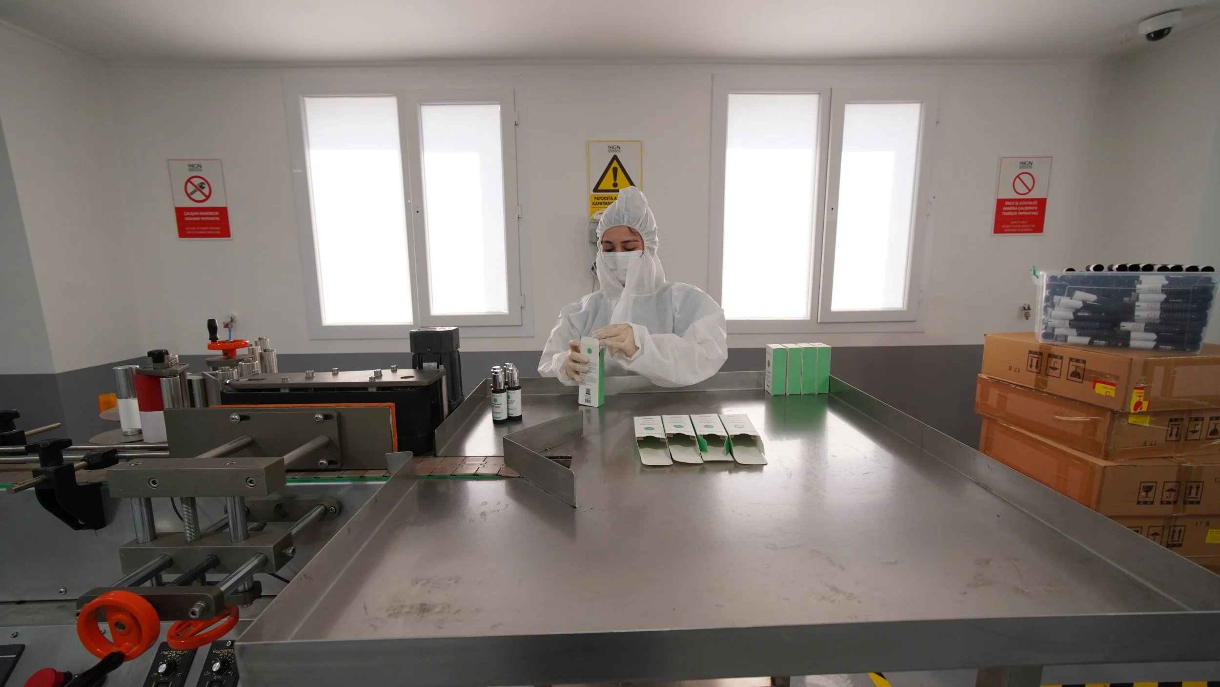 Fason kozmetik ikincil ambalajlama ve paketleme hattı | Contract cosmetics secondary packaging and boxing Turkey