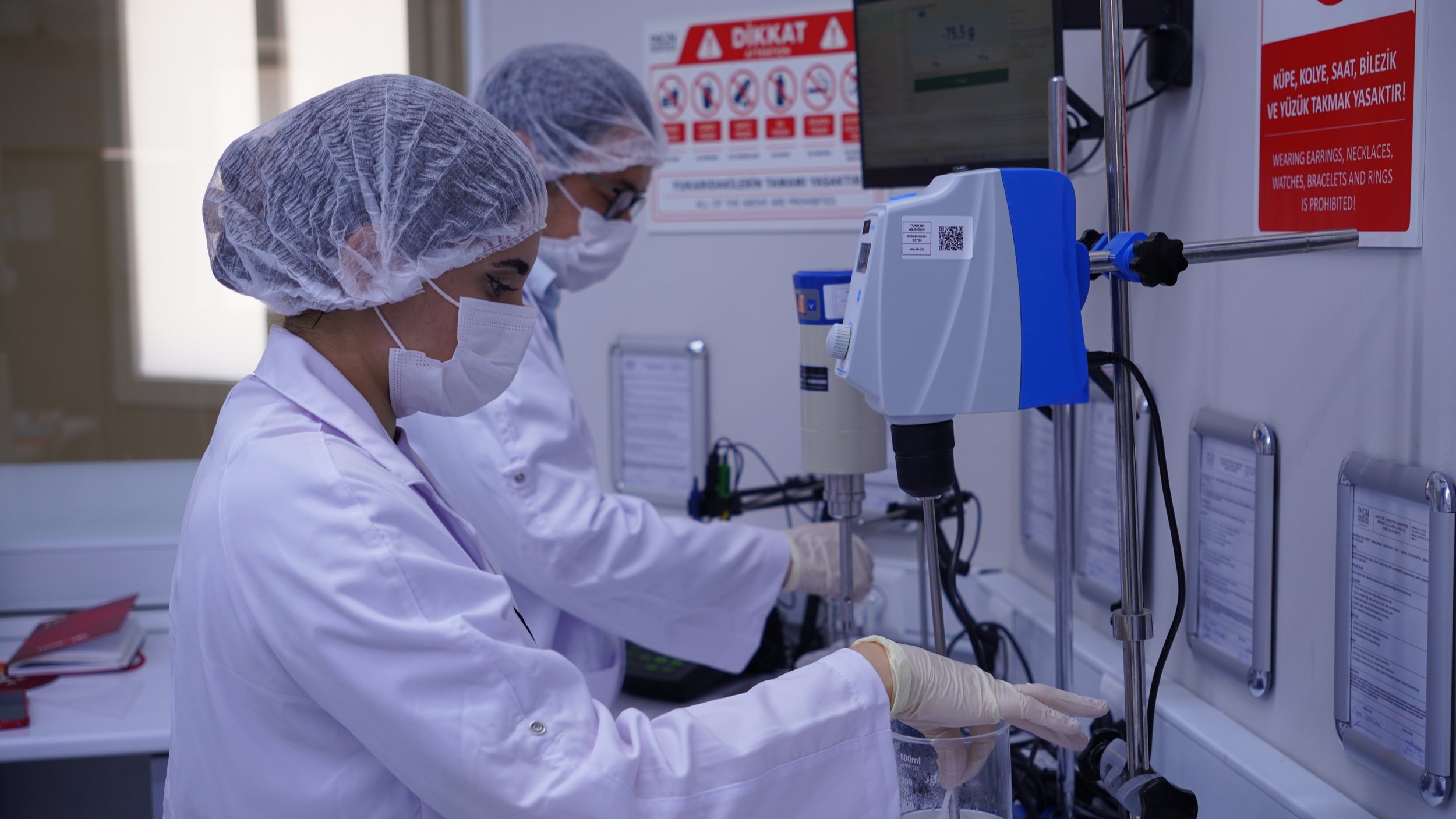 Fason dermokozmetik formülasyon geliştirme ve mikrobiyolojik testler | Dermocosmetics formulation development and microbiological analysis Turkey