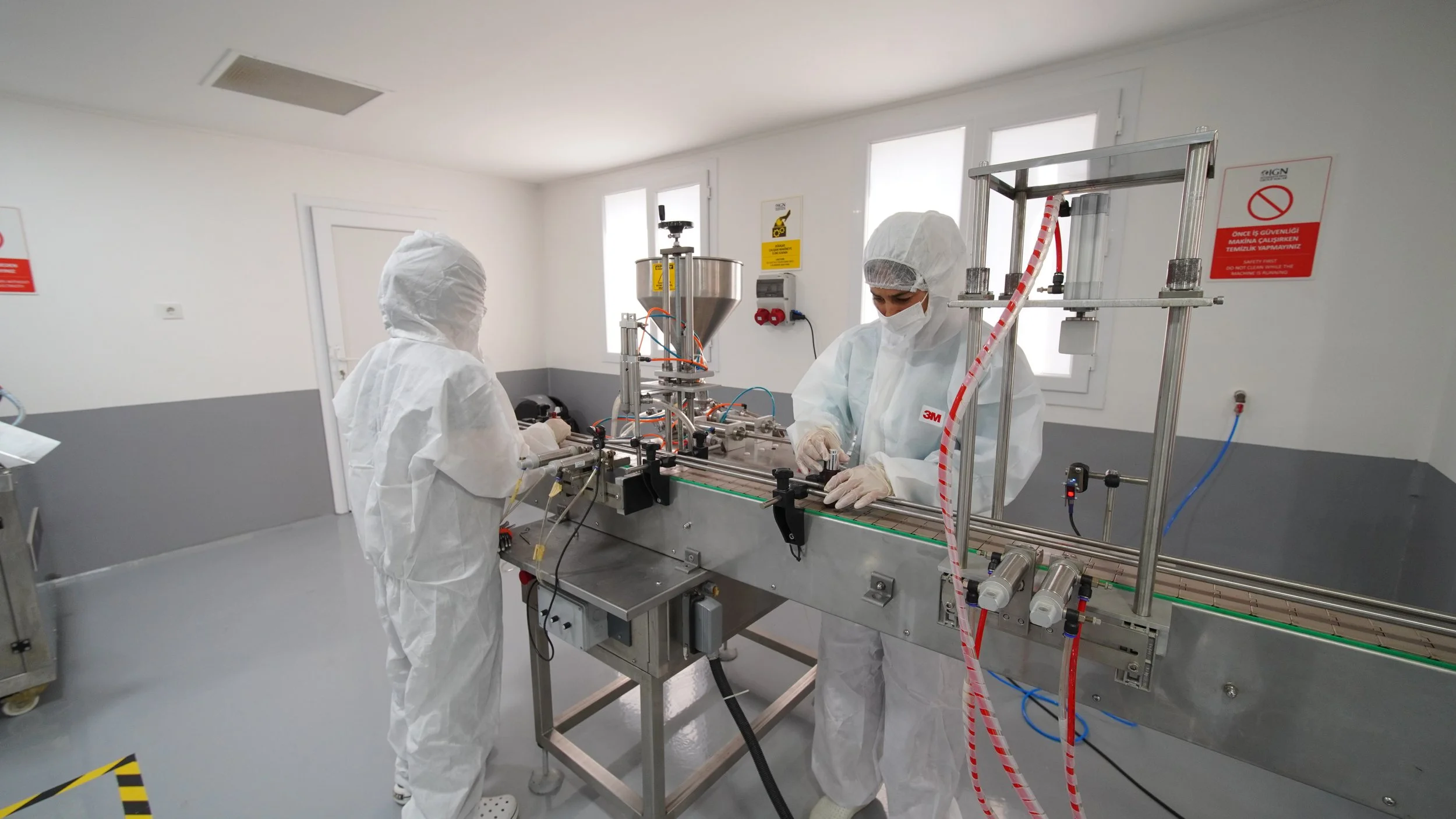 Türkiye fason kozmetik dolum ve seri üretim hattı | Contract cosmetics manufacturing and filling facility Turkey