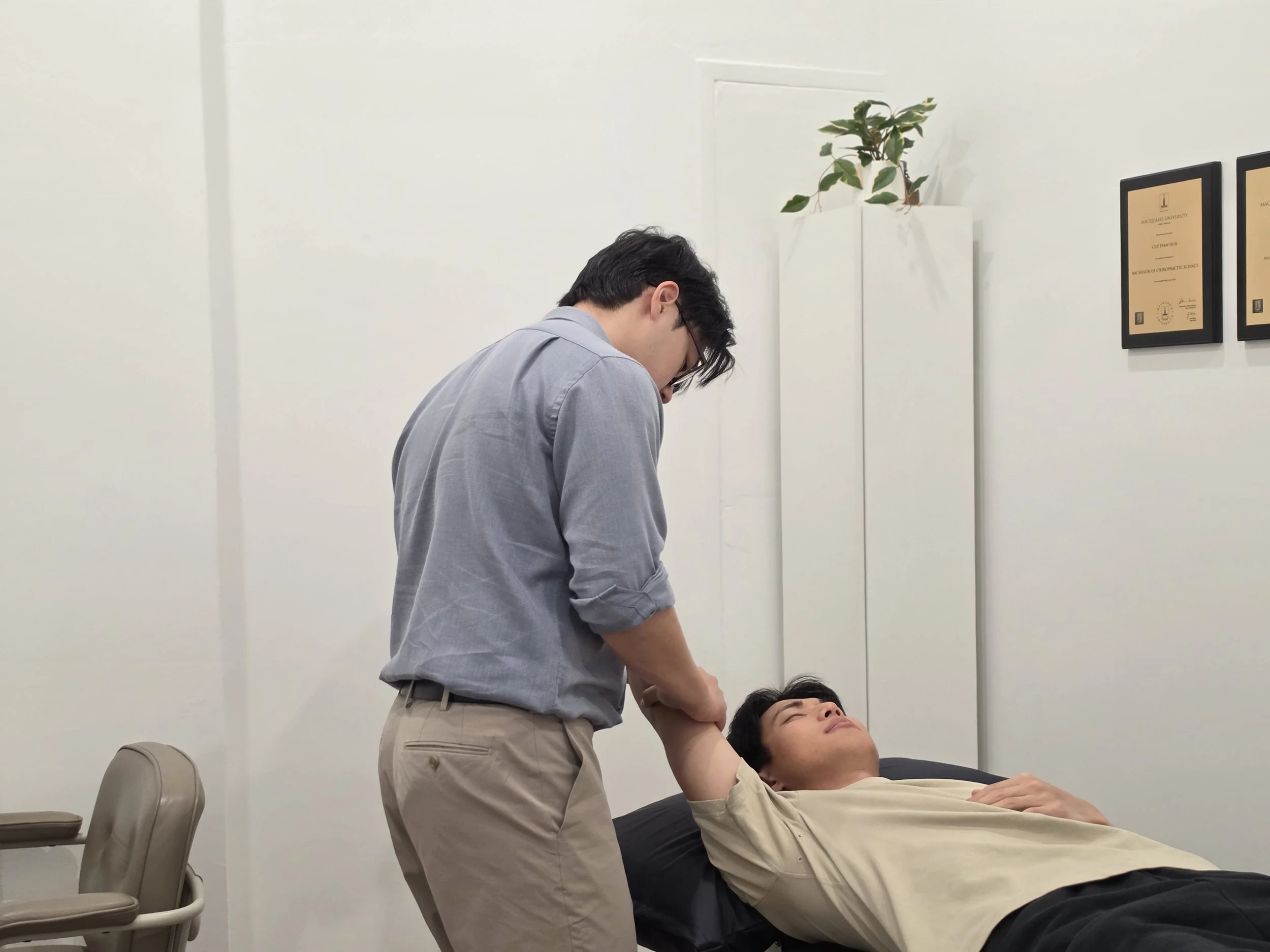 shoulder-pain-sports-chiropractor