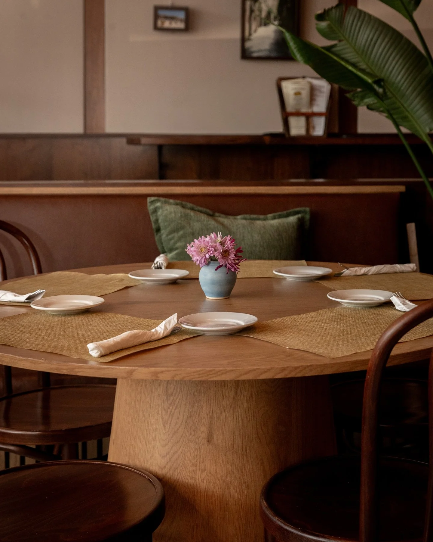 The food is usually the first thing you notice here.

But we&rsquo;re partial to the little corners too - the table you always ask for, the view into the kitchen, the seat that somehow became yours.

A few details from around La Bottega.