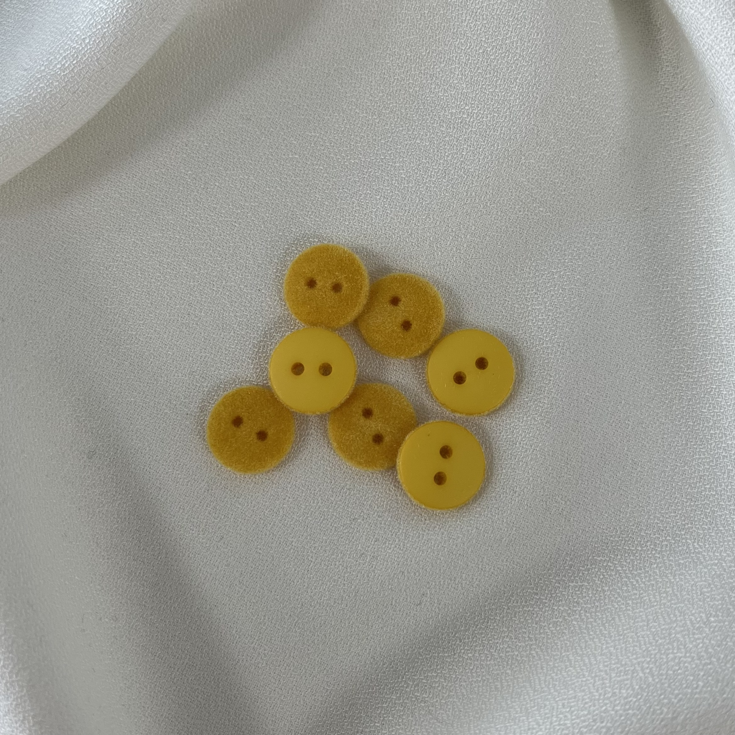 velours-jaune.png