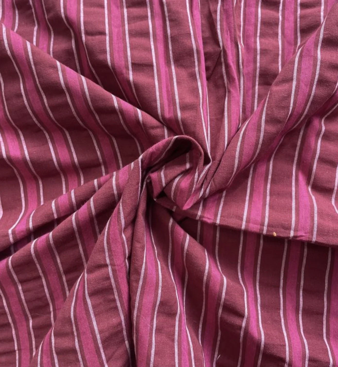 Tissu seersucker rayures - rose et bordeaux