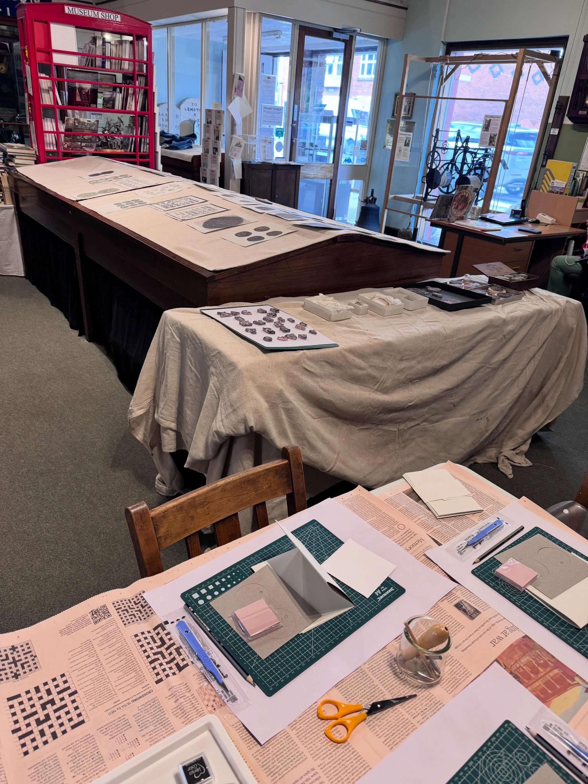 Tonight I had a great time trying lino printing inspired by the Herefordshire Hoard.
Taught by the fabulous and talented @desdemonab of @folk.cultures.research and @herefordmuseums