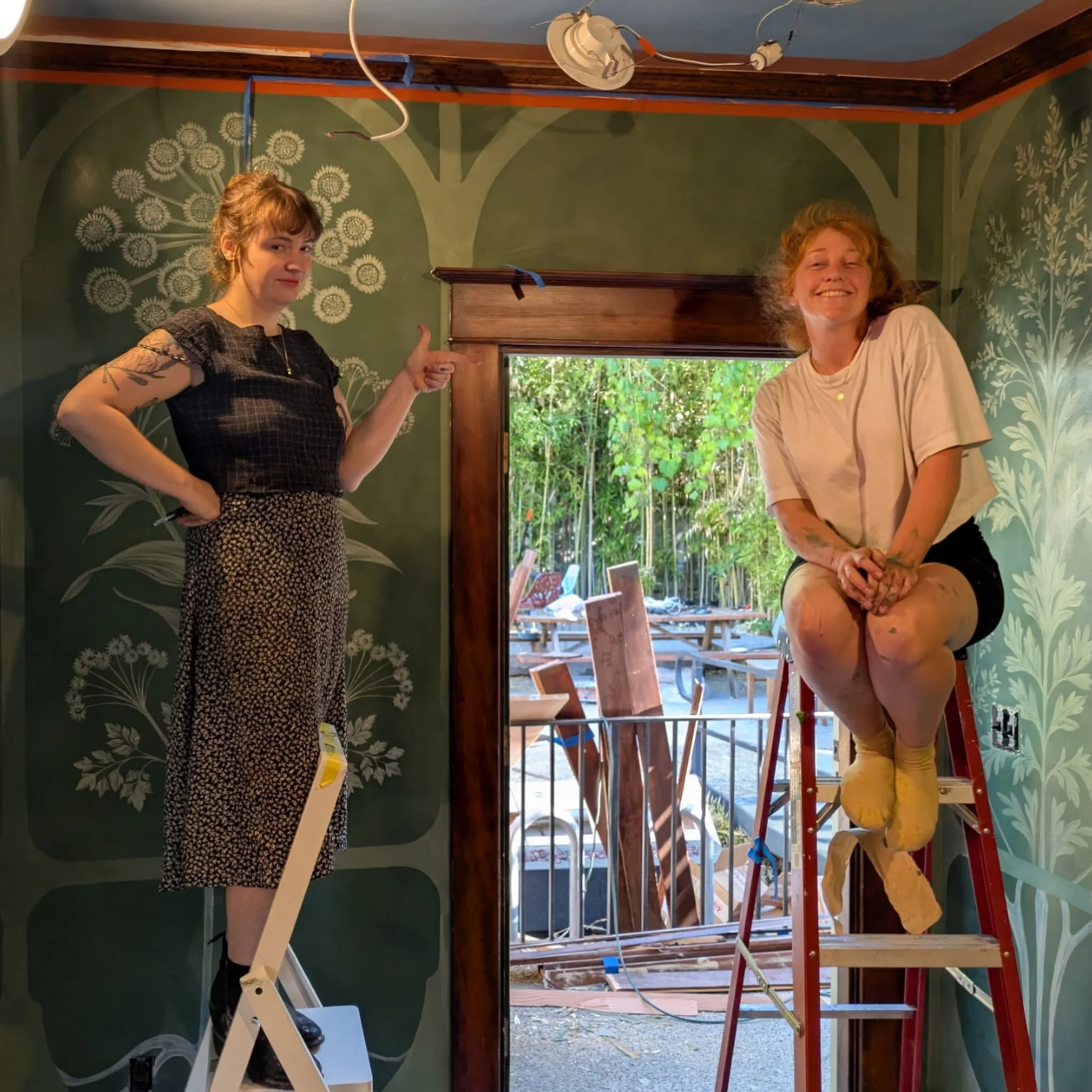 I'm finally ready to talk about the real star of the show, the room we're affectionately calling the Chapel -- totally hand painted in lime wash paint by @ekparkinson (with hand painted and gilded stars by @briannalobrien !) here are befores and afte