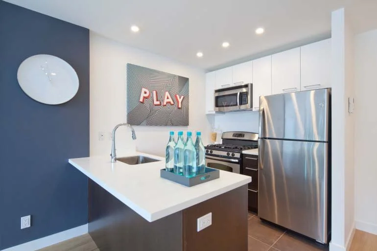 Kitchen2.jpg