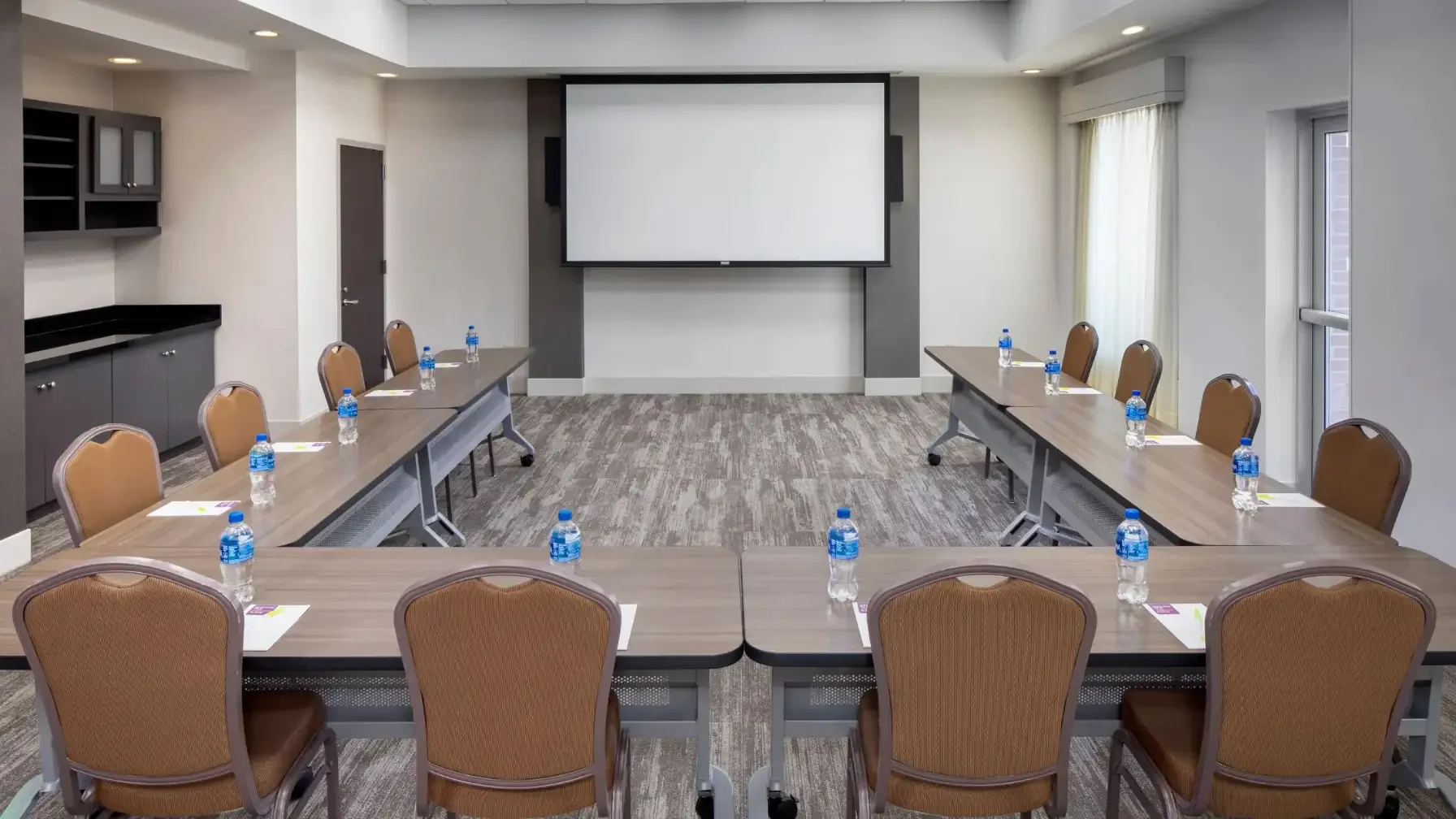 Hyatt-Place-Long-Island-East-End-P093-Peconic-Room-U-Shape.16x9.webp