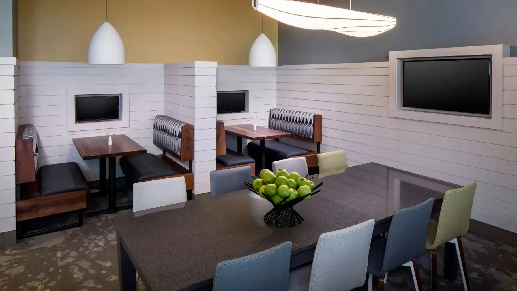 Hyatt-Place-Long-Island-East-End-P078-Family-Table.16x9.webp