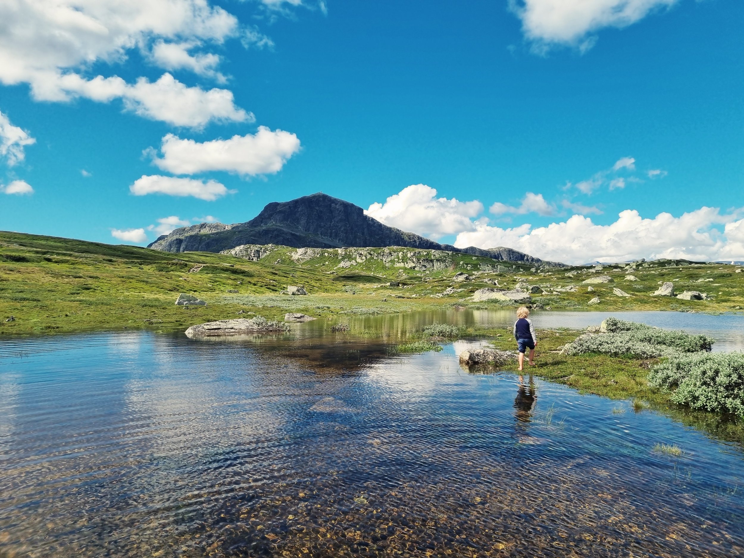 Hinking in Beitostølen with landmark, Bitihorn in the back