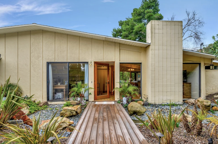 8582 Sugarman Drive I $2,160,000