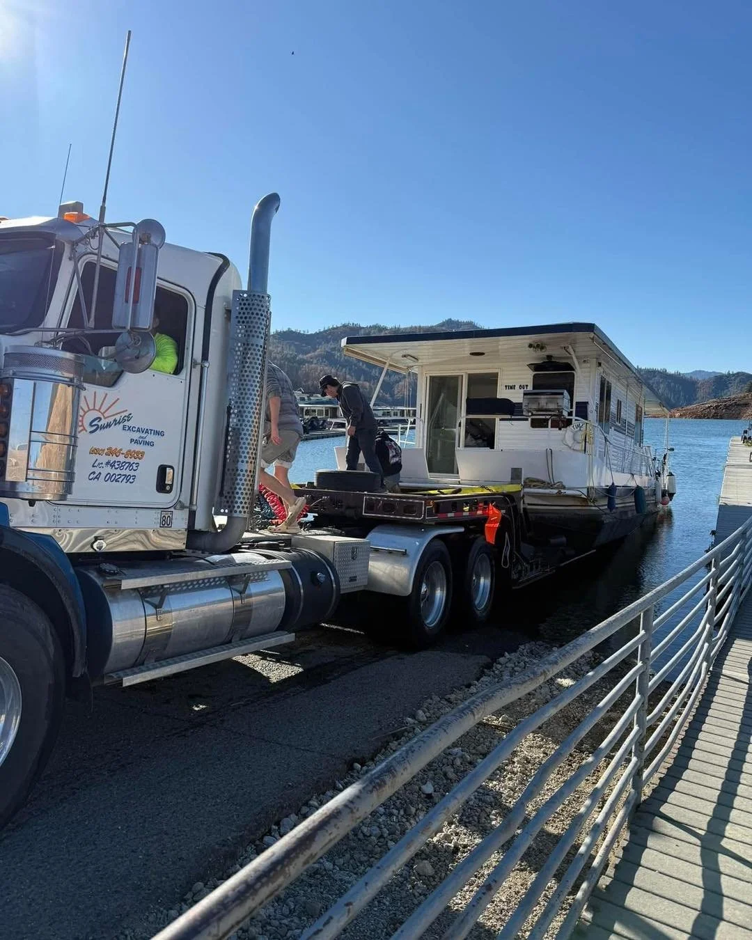 Houseboat Transportation