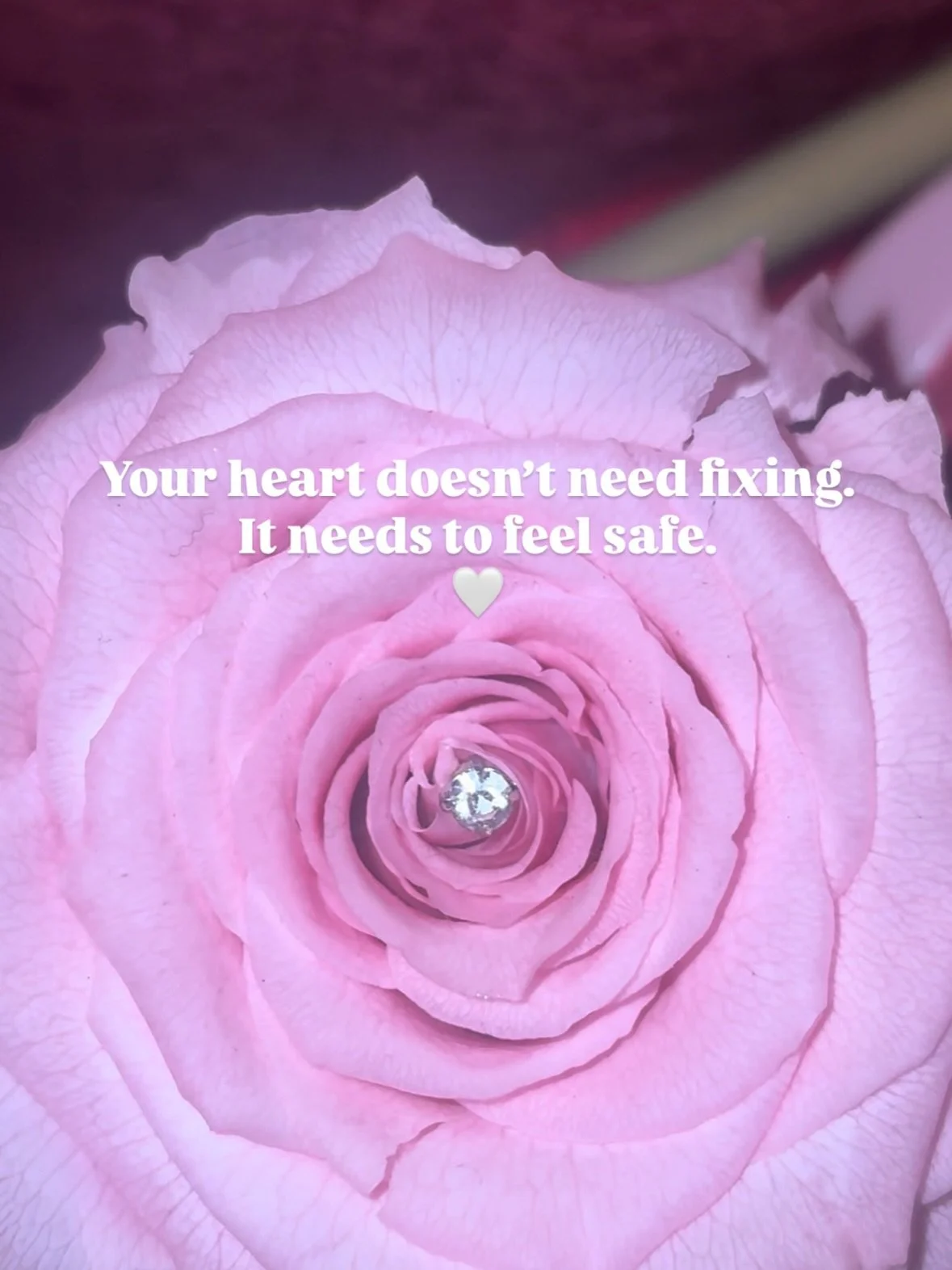 The heart chakra is often spoken about in a really surface-level way -
like it&rsquo;s something we can just open.

But in reality, the heart closes for a reason.

It closes when something hasn&rsquo;t felt safe.
When vulnerability hasn&rsquo;t been 