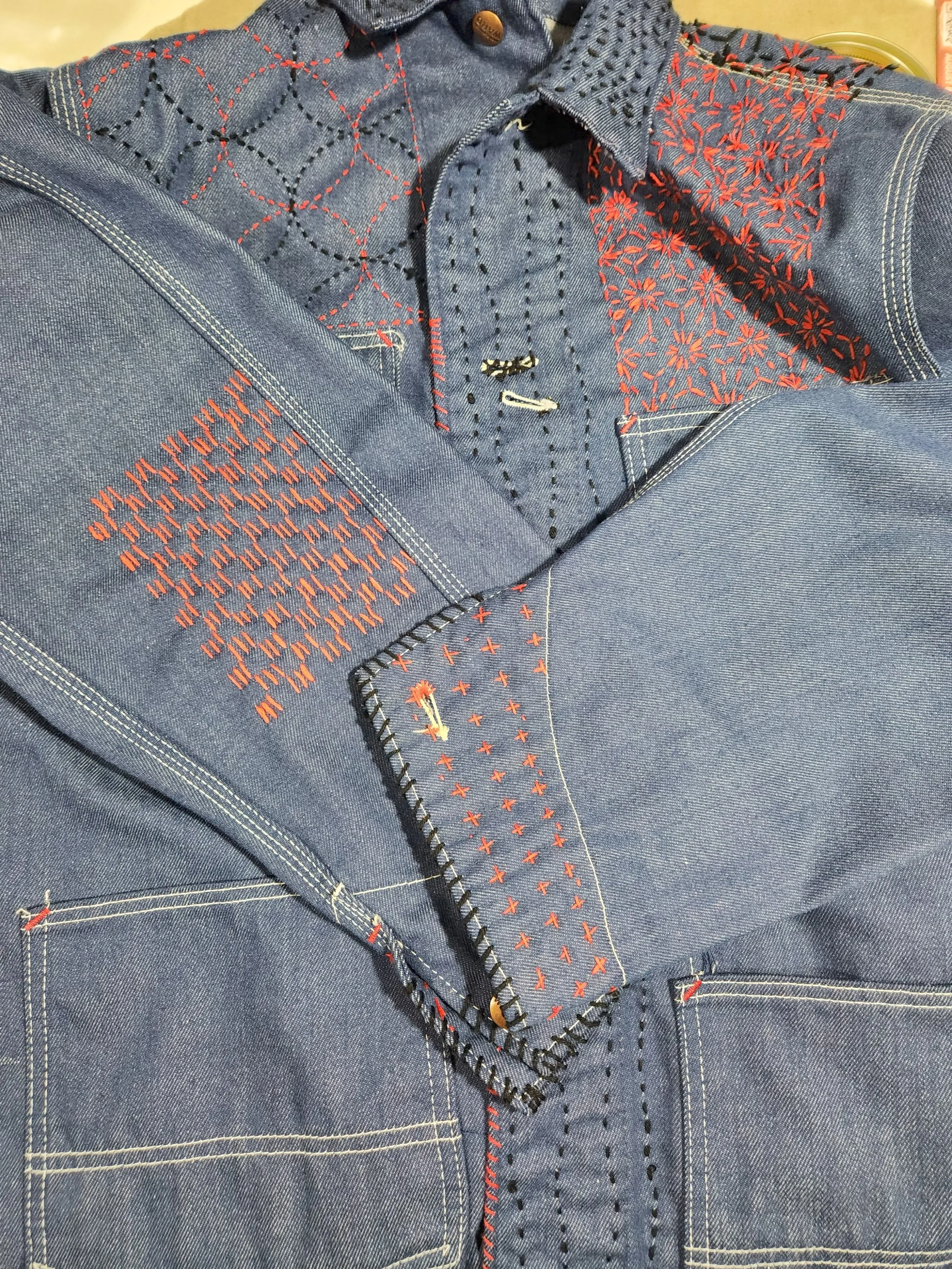 "Hitomezashi" (one-stitch): checker pattern on elbows and slanted "+" stitches on the cuffs