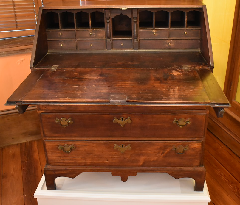 This slant-front desk belonged to Major Hezekiah Broad, c. 1790, NHS Collections.