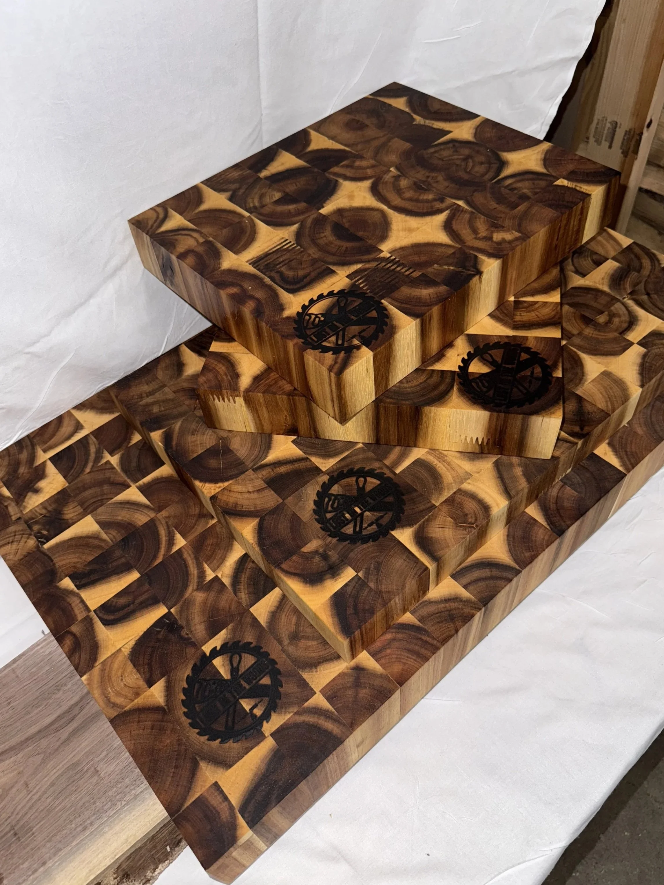 Acacia+End+Grain+Board%281%29.jpg