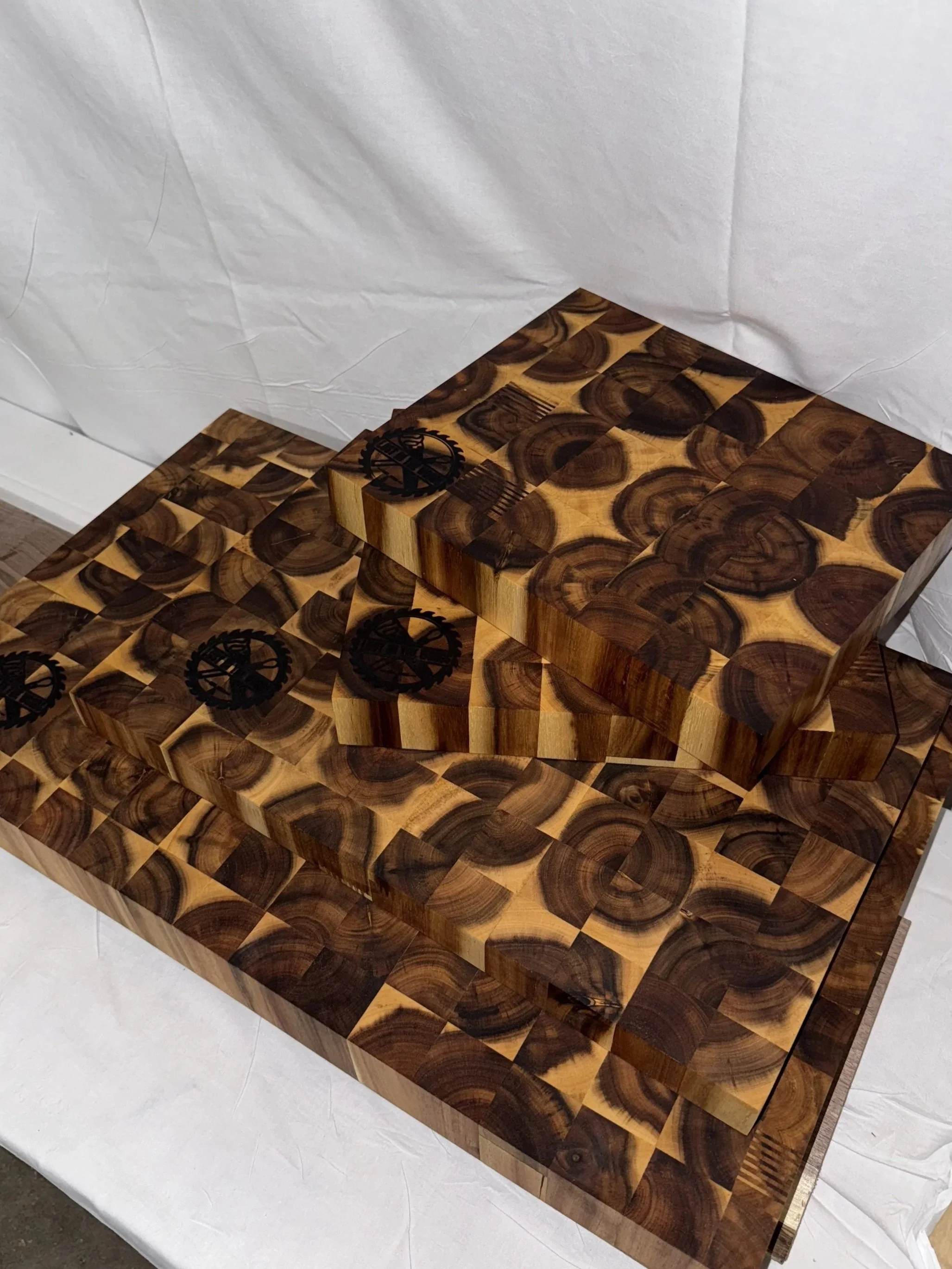 Acacia+End+Grain+Board.jpg