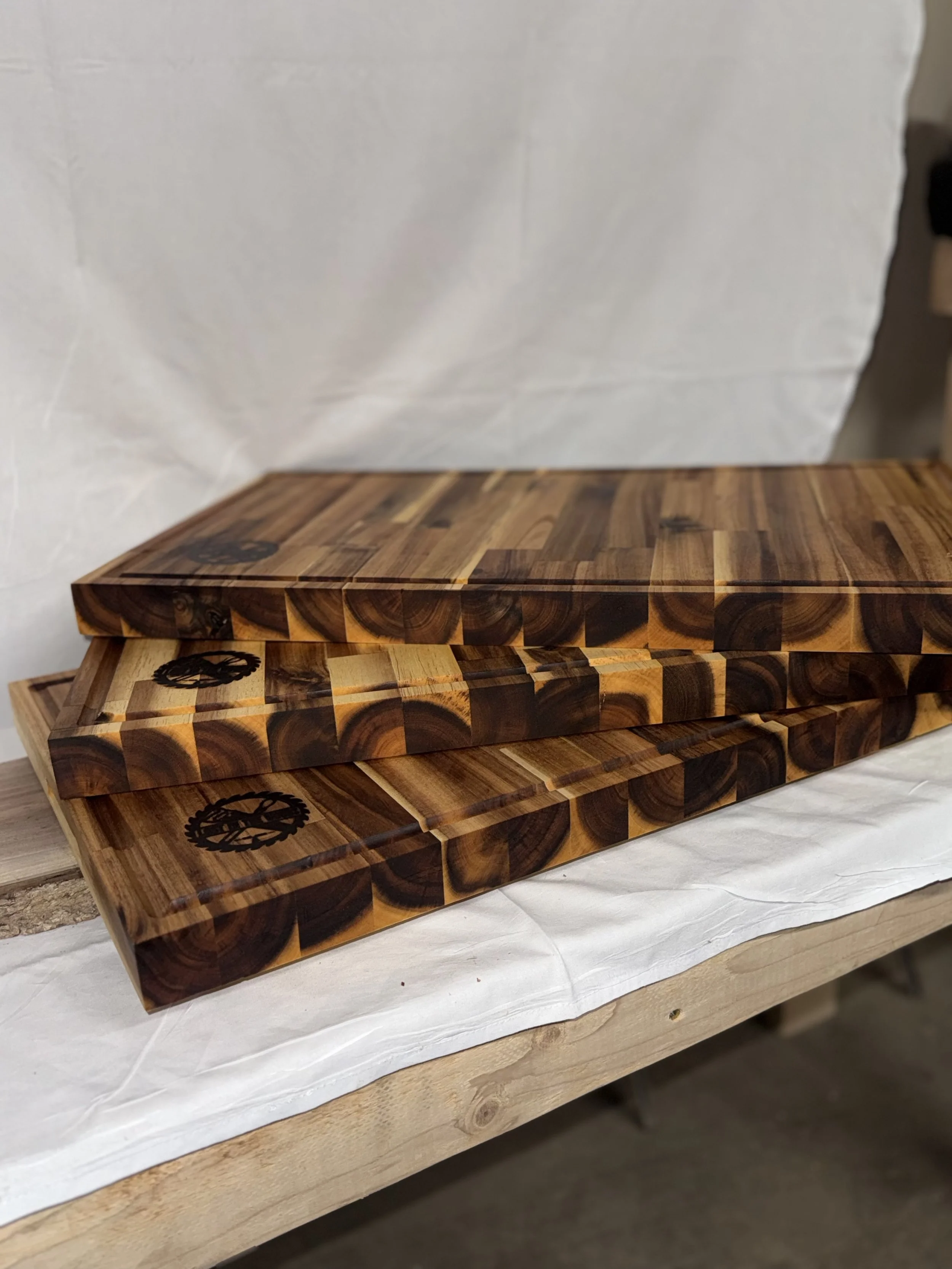 Acacia cutting board large(2).jpg