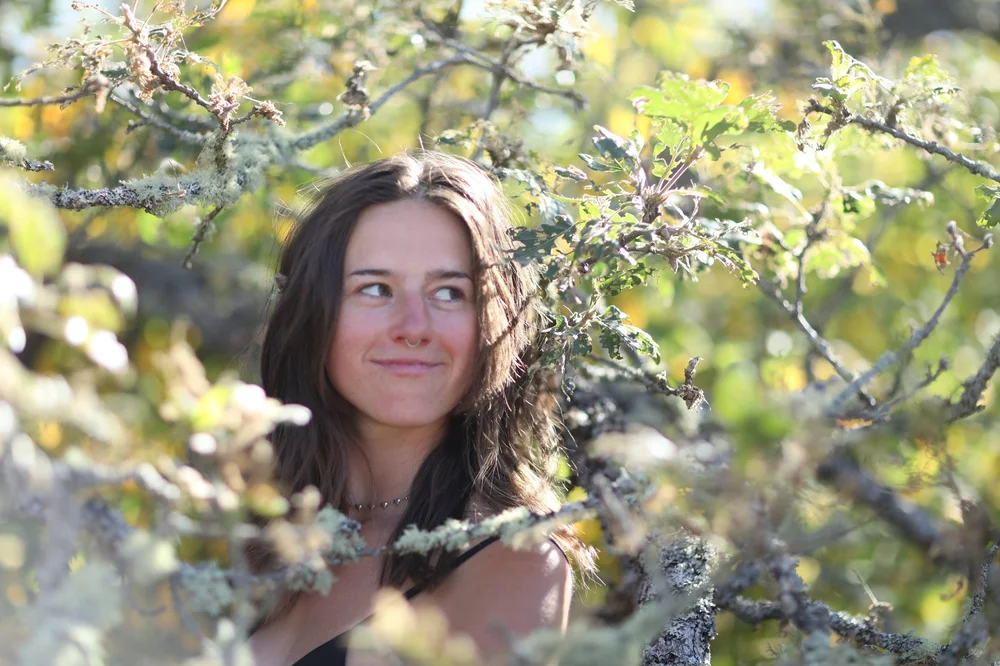 Flowa Grace among the trees