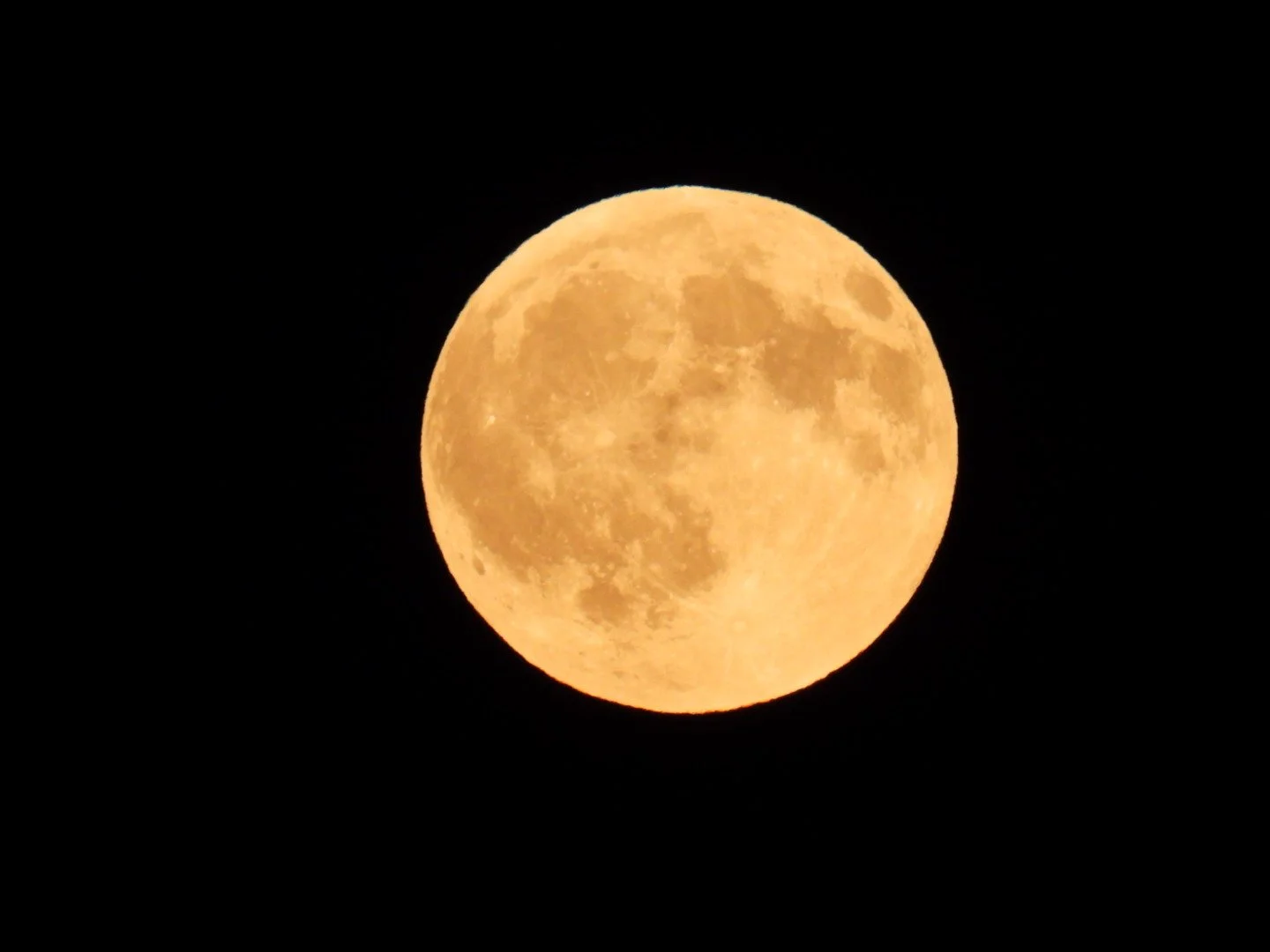 Full moon before lunar eclipse