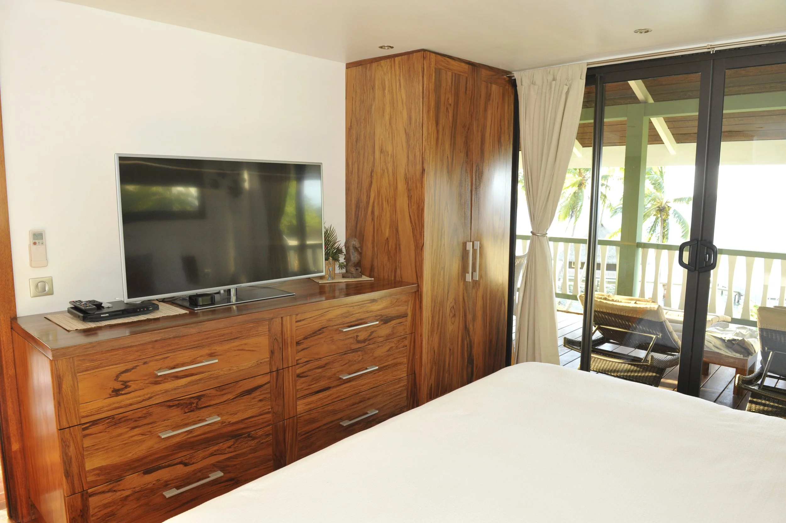 6 Master Bedroom 3.JPG