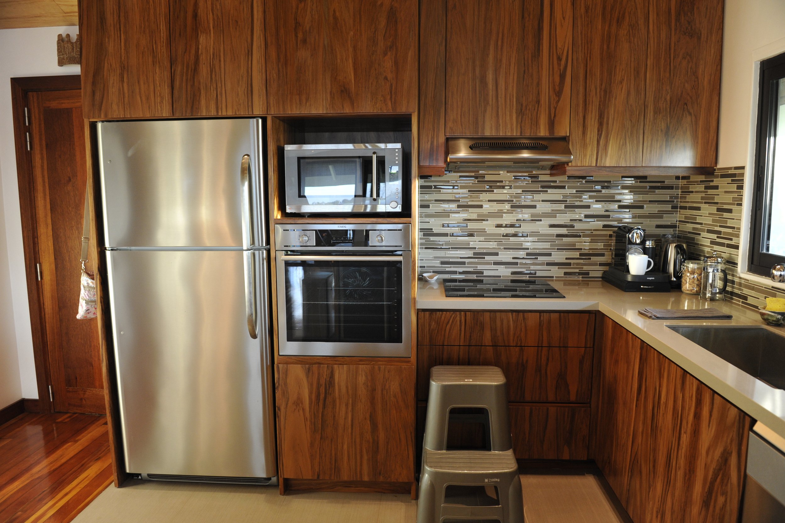 16 Kitchen 2.JPG