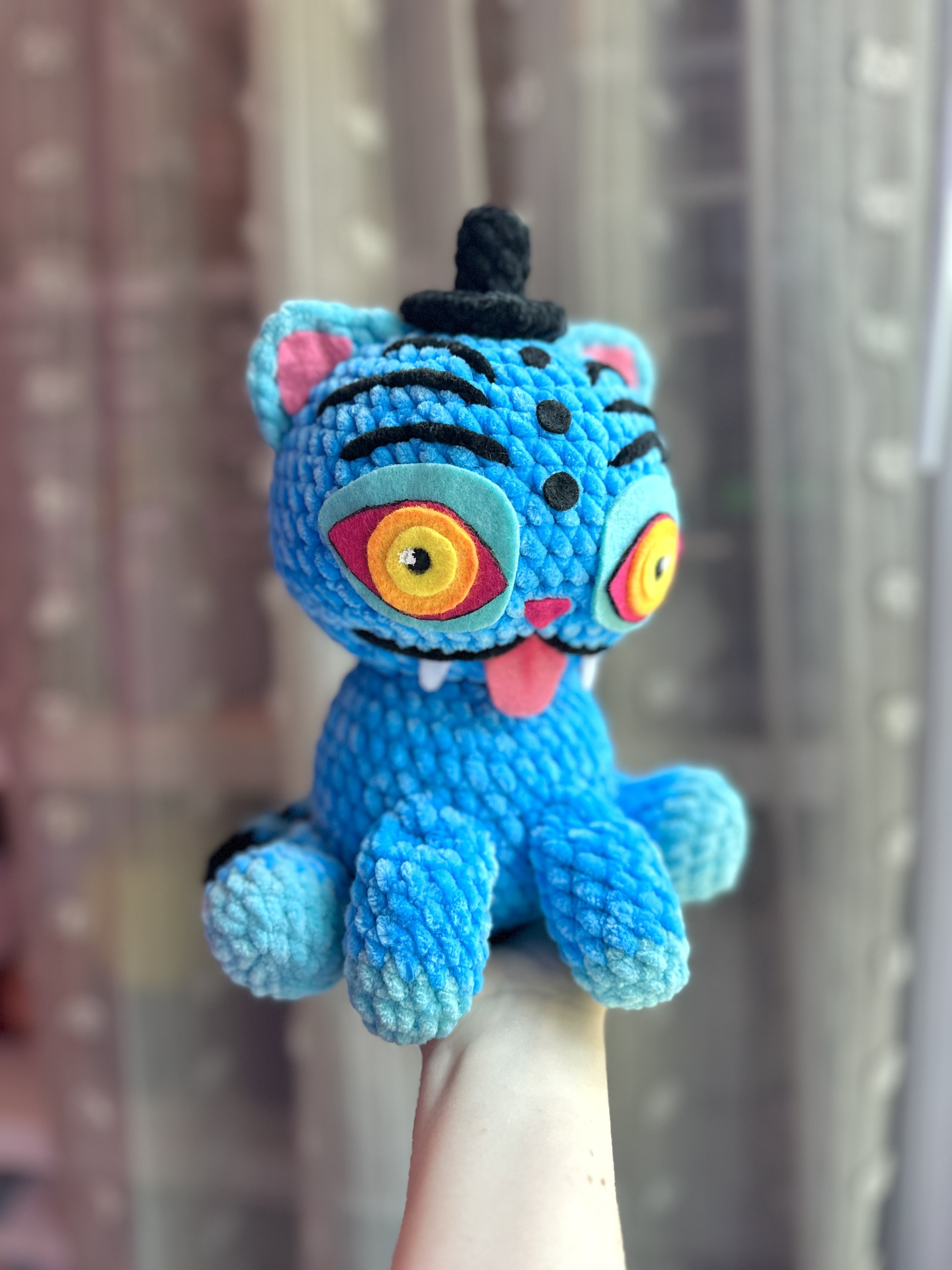 crochet blue tiger wearing a top hat