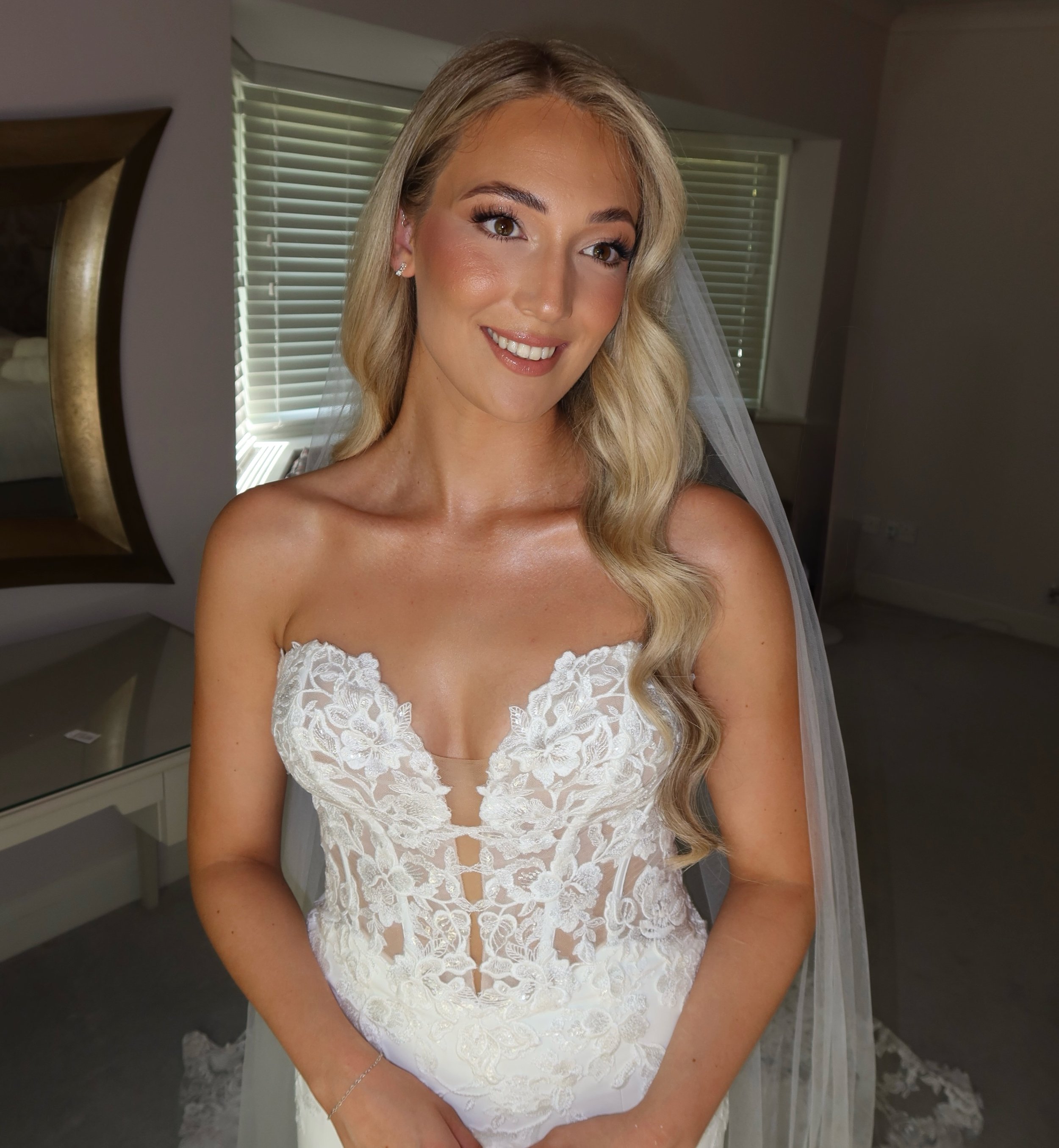 Beautiful Kirsty on the hottest June day we had 🥵😍🤍 

Hair by @jasminesaundershair 🤍