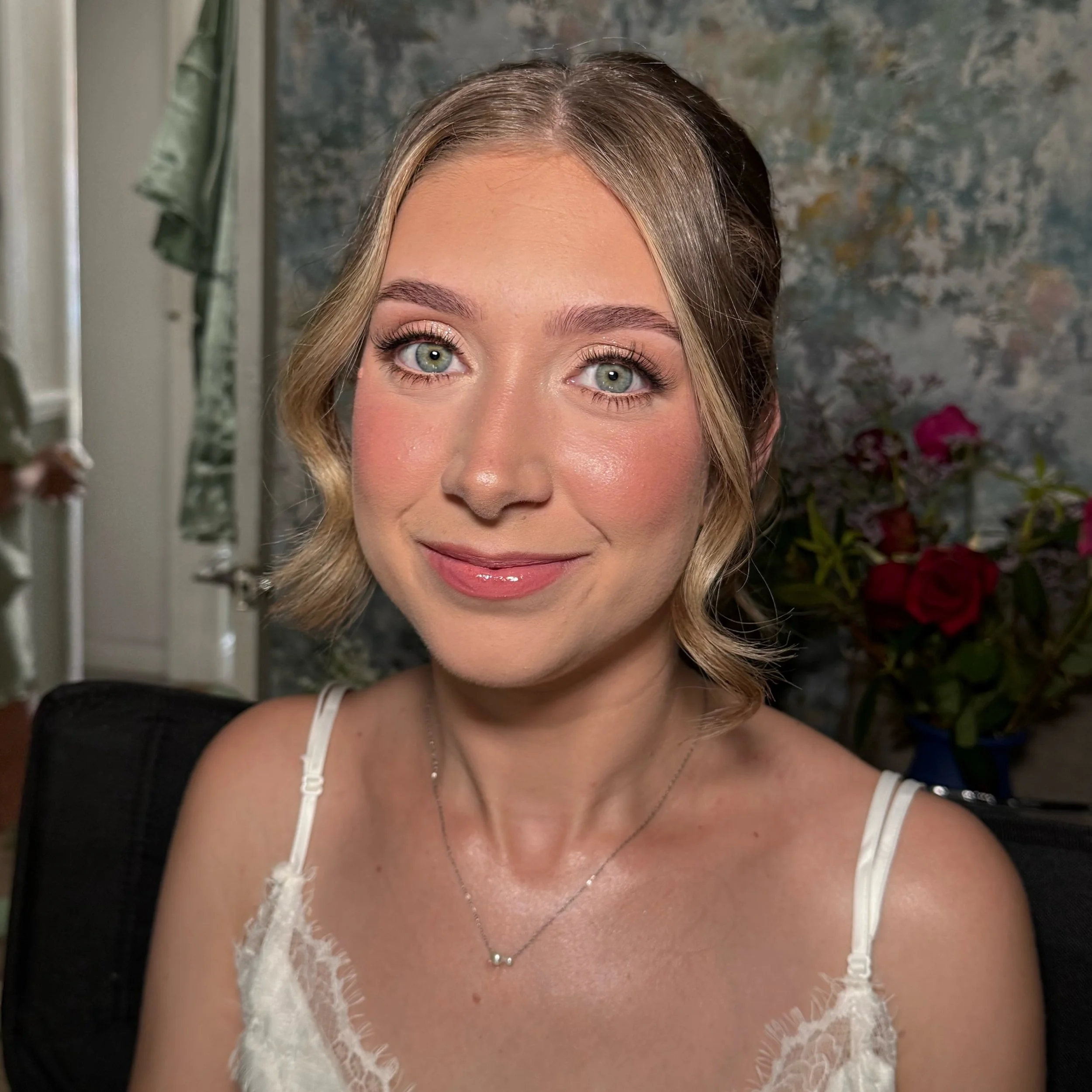 Soft glam summer archives ✨ 

Loved creating this bridal glam for Robyn, on one of the hottest days of this year! 🌞 

#bride #bridemakeup #bridalmakeup #wedding #weddingmakeup